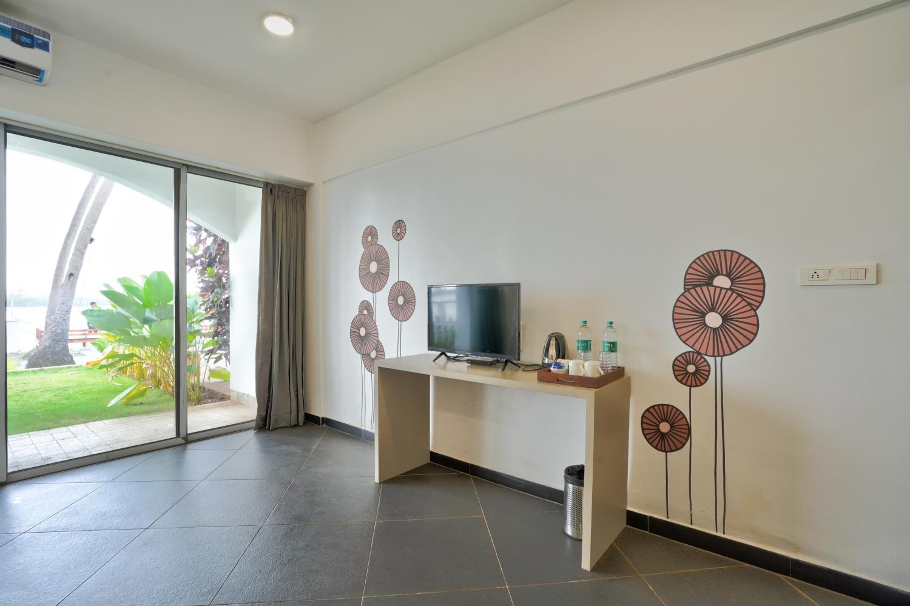 King Room with Garden View - Photo 3