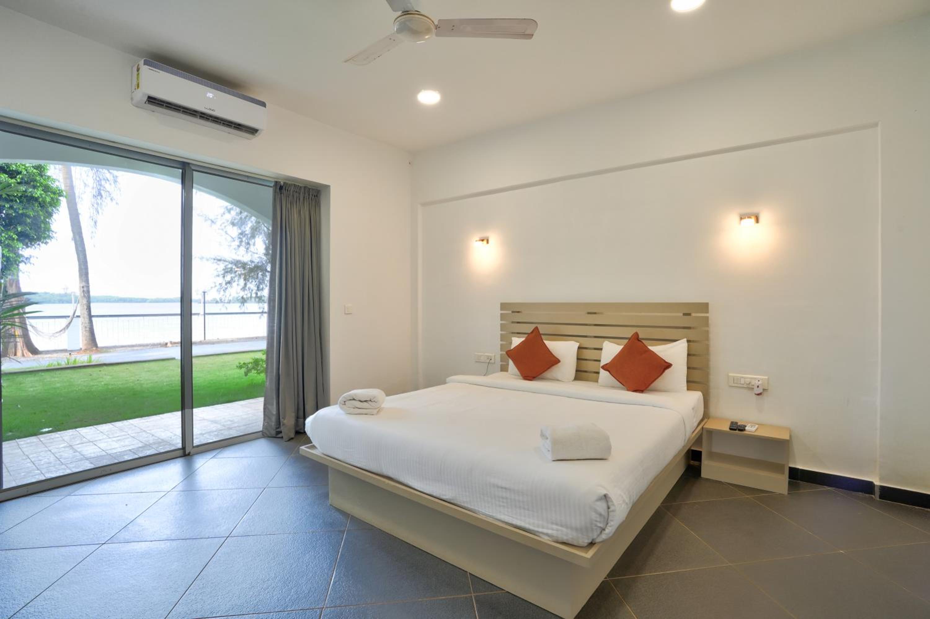 King Room with Garden View - Photo 2