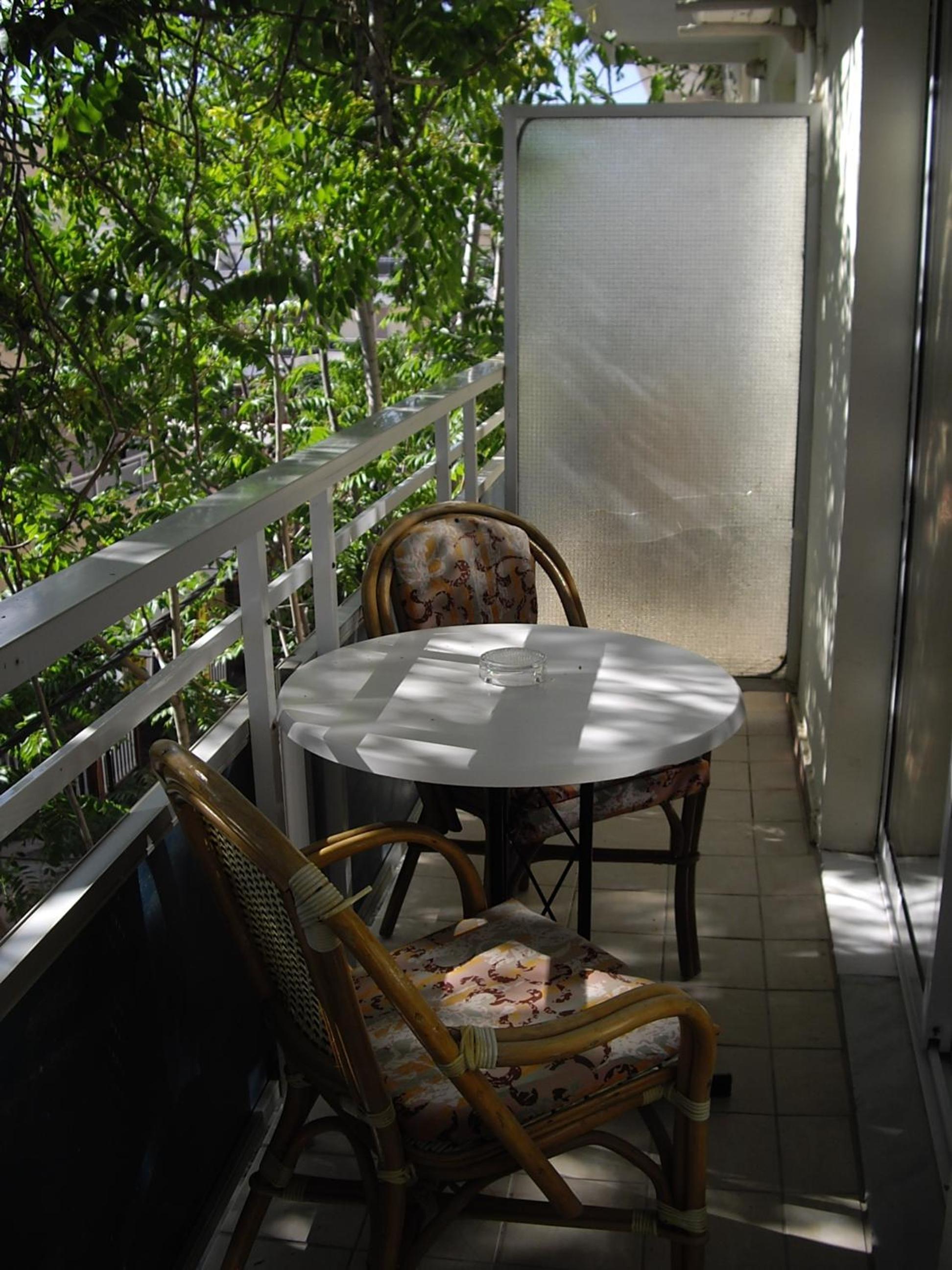 One-Bedroom Apartment - Photo 2