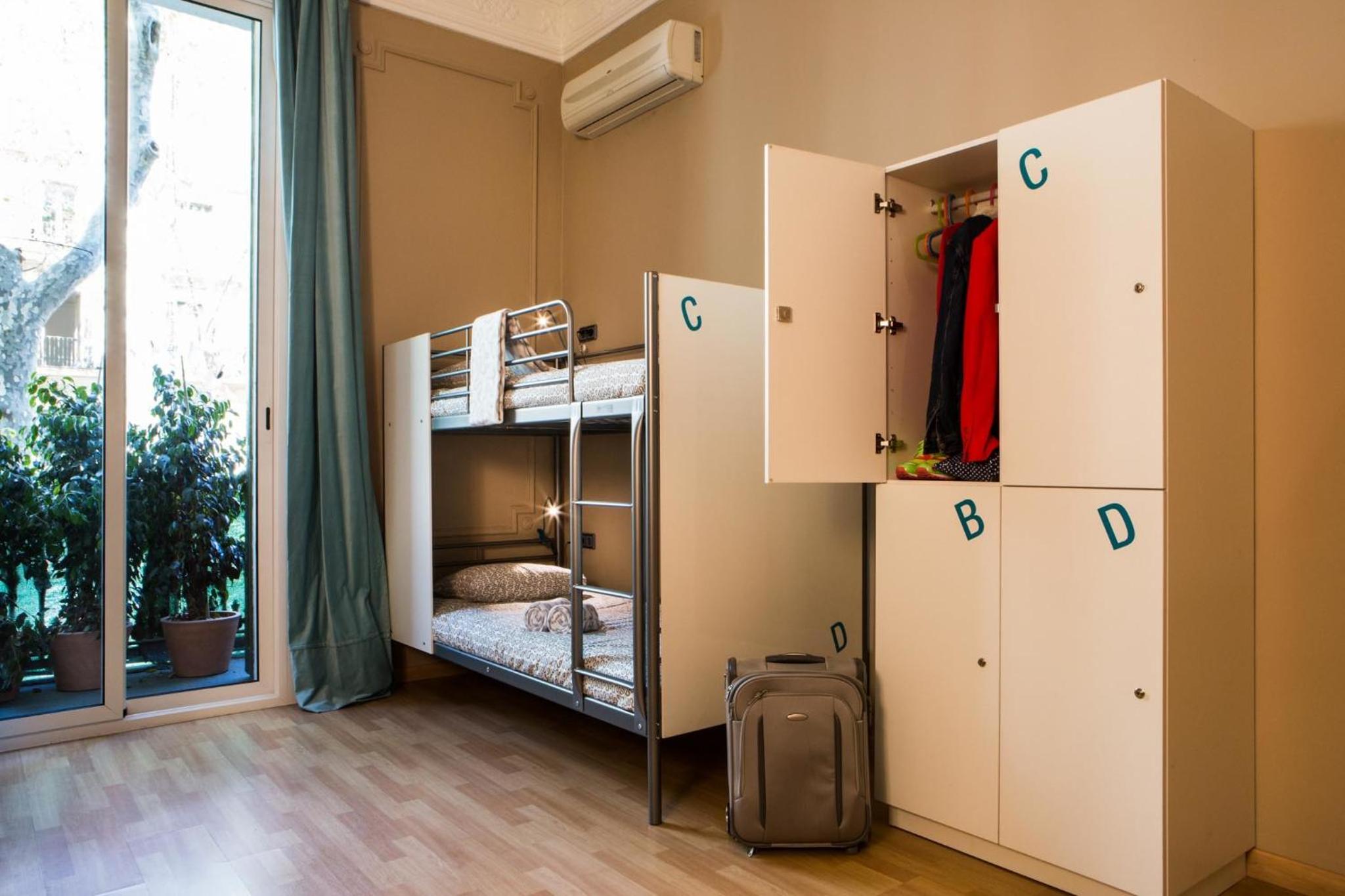 Bed in 4-Bed Female Dormitory Room photo 2