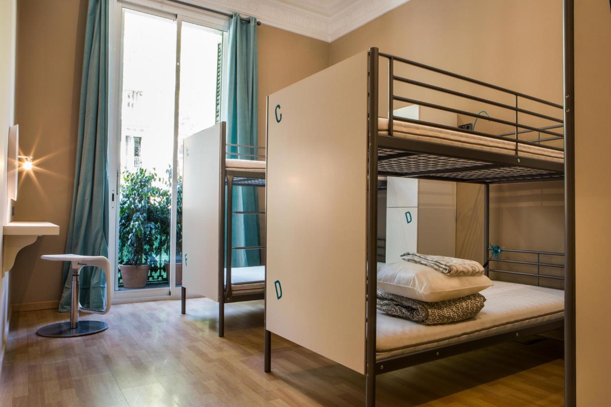 Cama en Habitación Compartida Mixta de 6 Camas