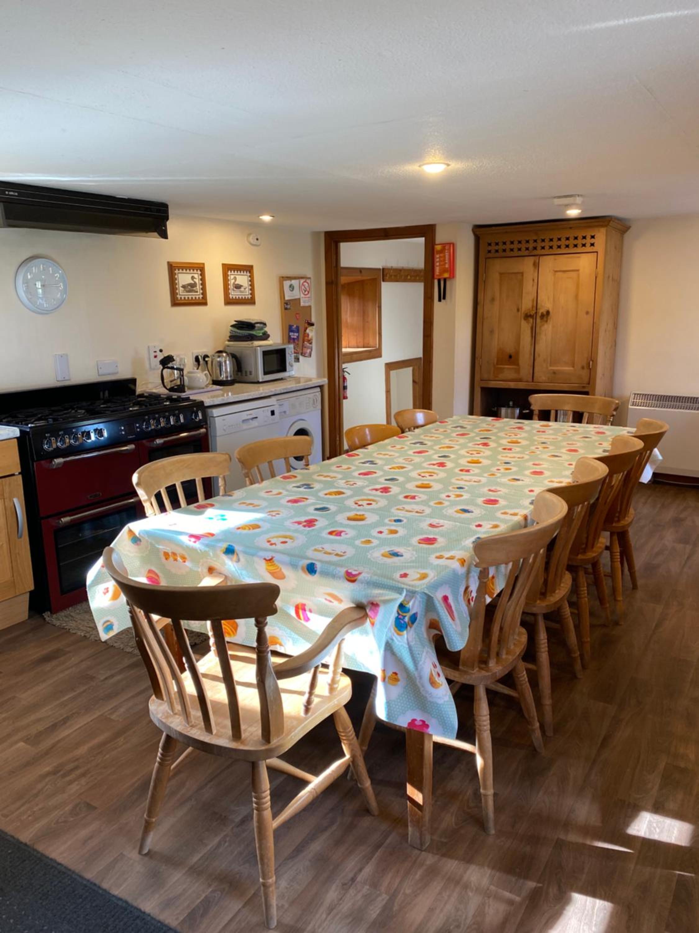 Five-Bedroom House photo 2