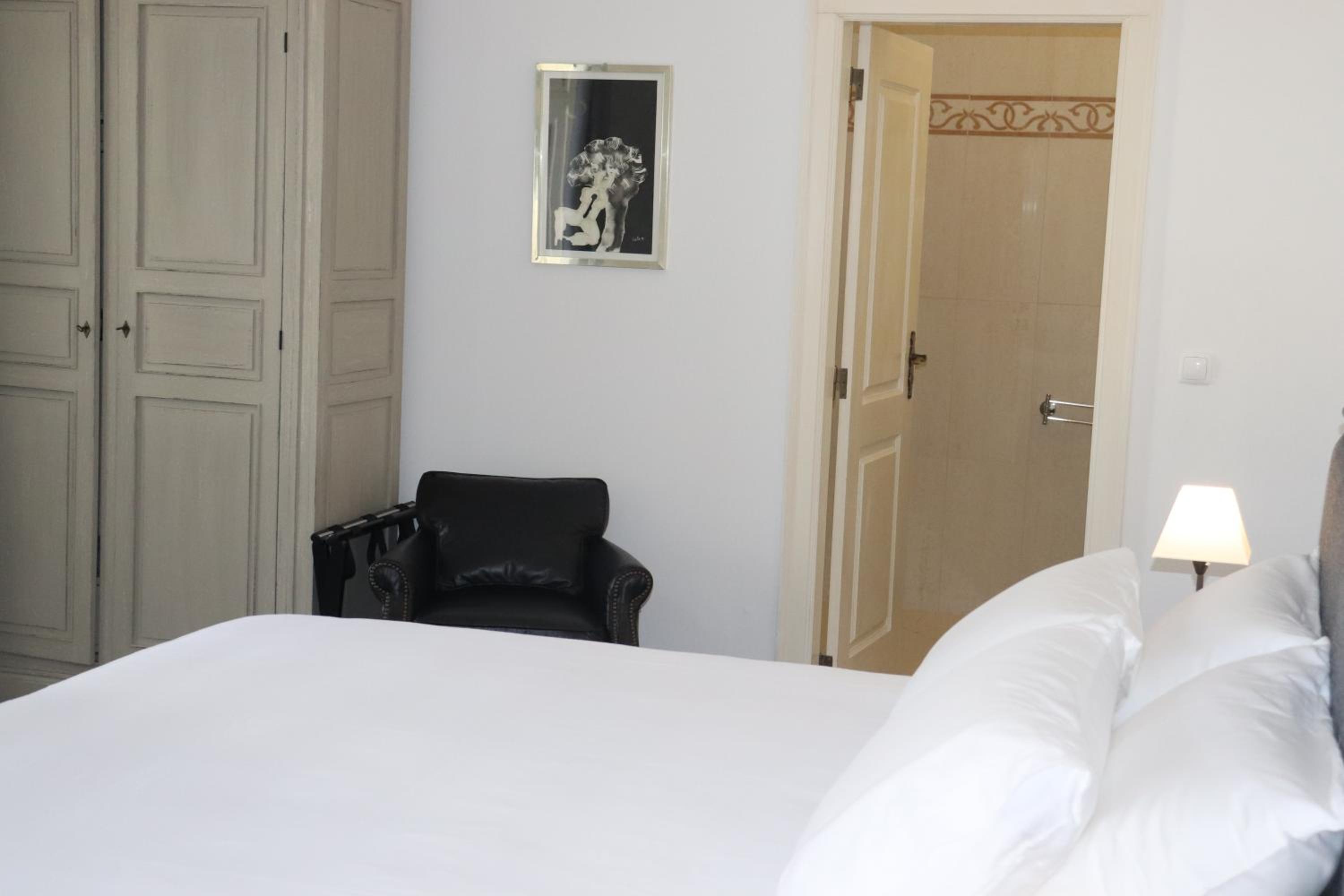 King Room with Pool View photo 3