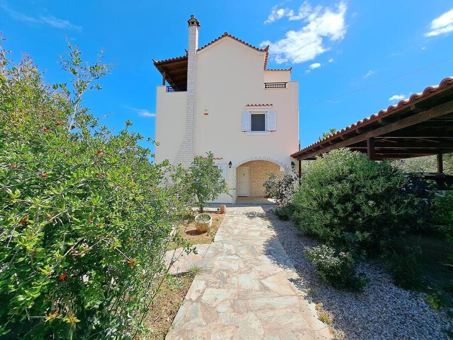 Villa photo 2