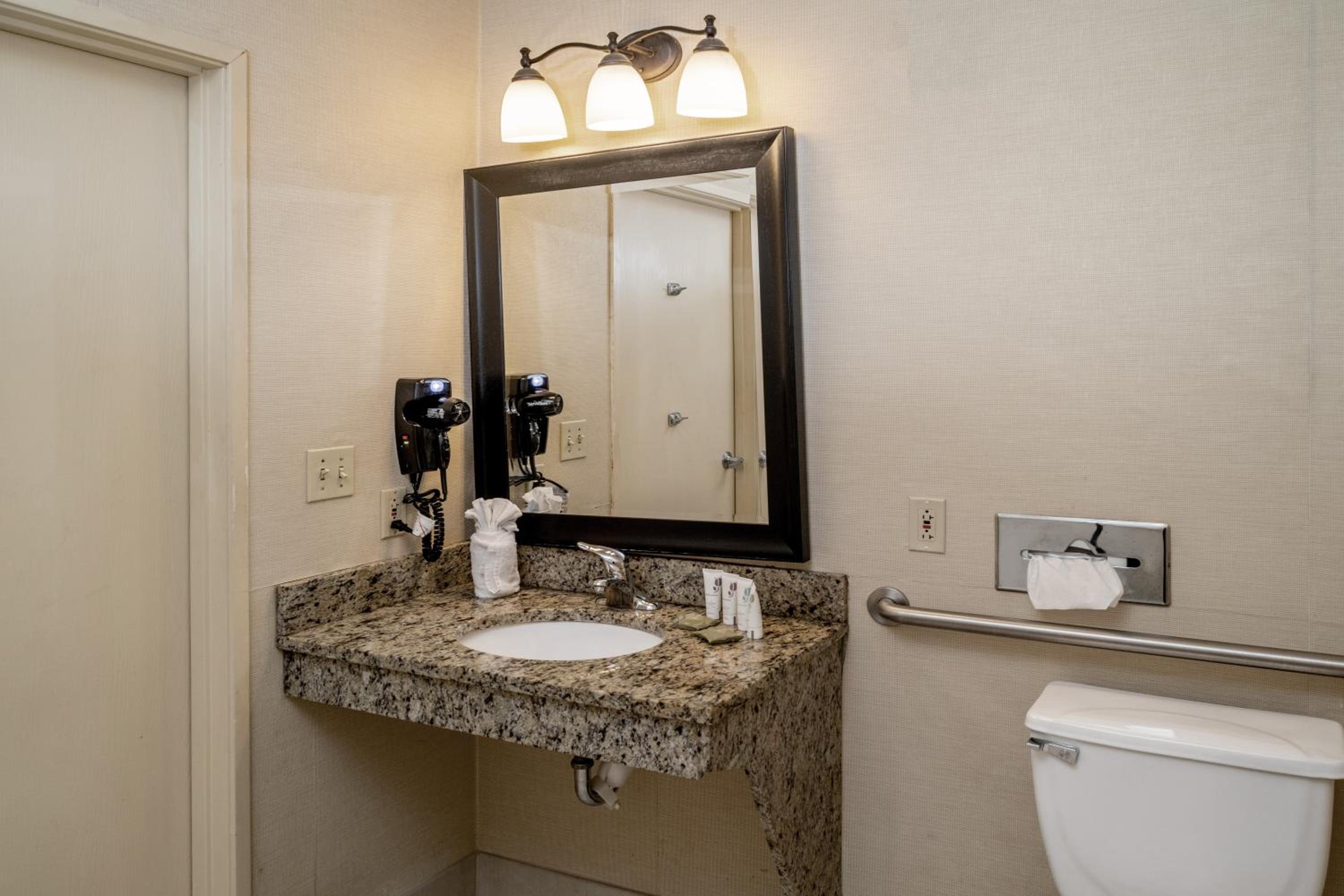 King Room - Disability Access/Non-Smoking - Photo 4