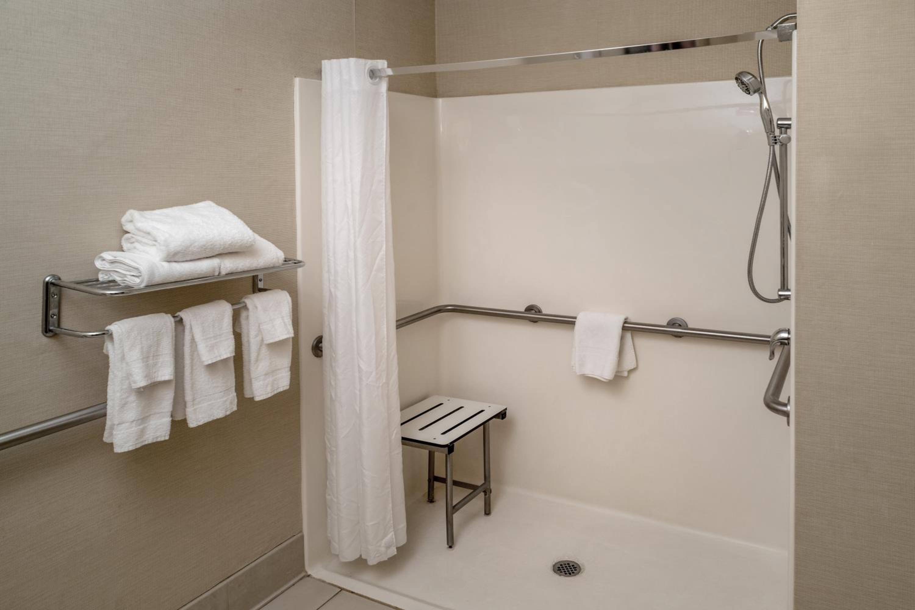 King Room - Disability Access/Non-Smoking - Photo 6