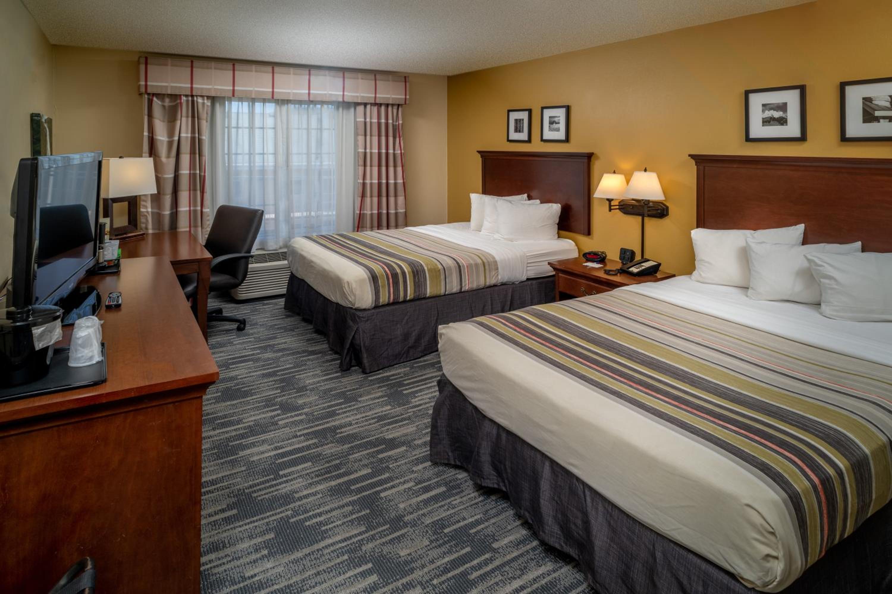 Queen Room with Two Queen Beds - Photo 1