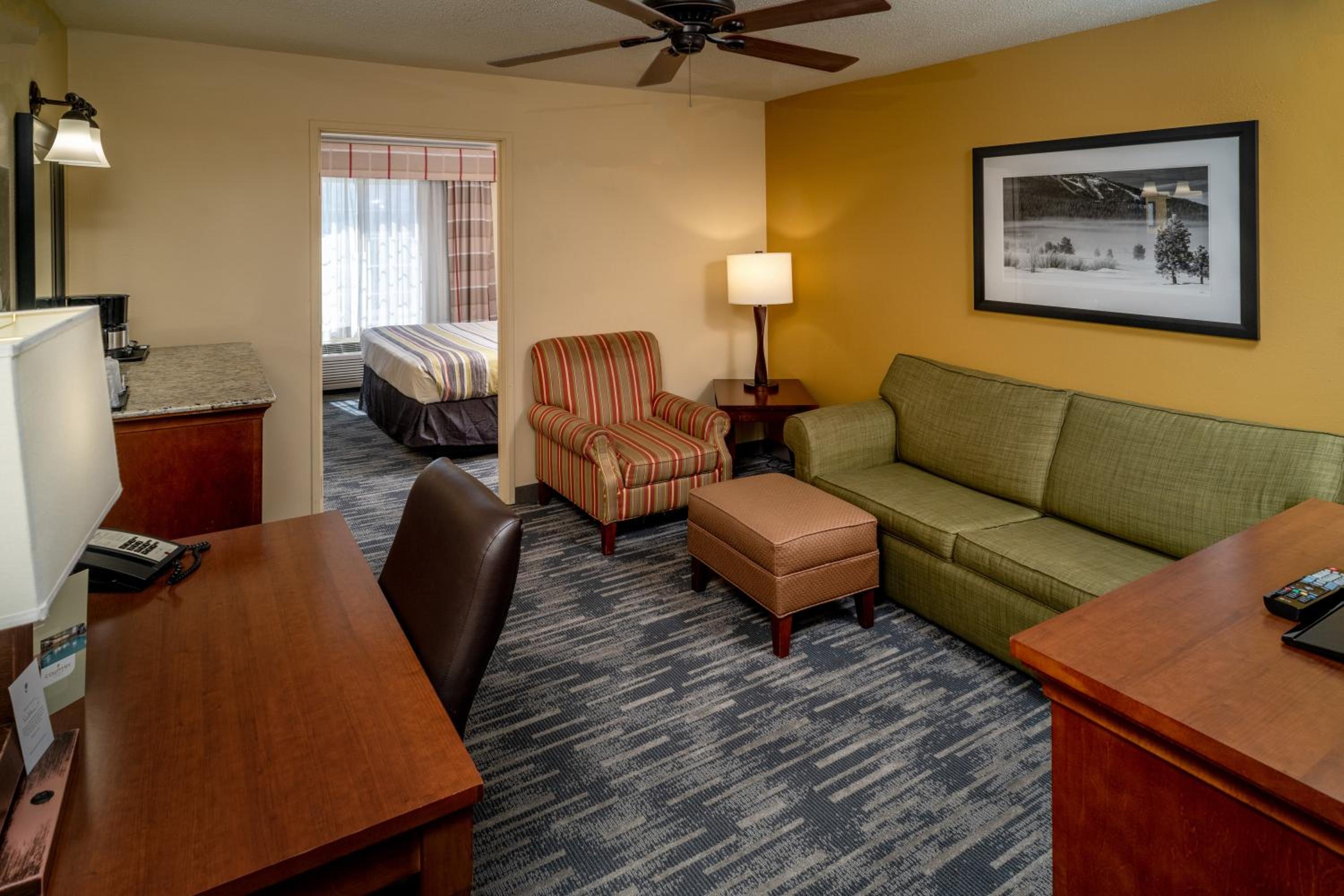 One-Bedroom King Suite - Non-Smoking - Photo 1