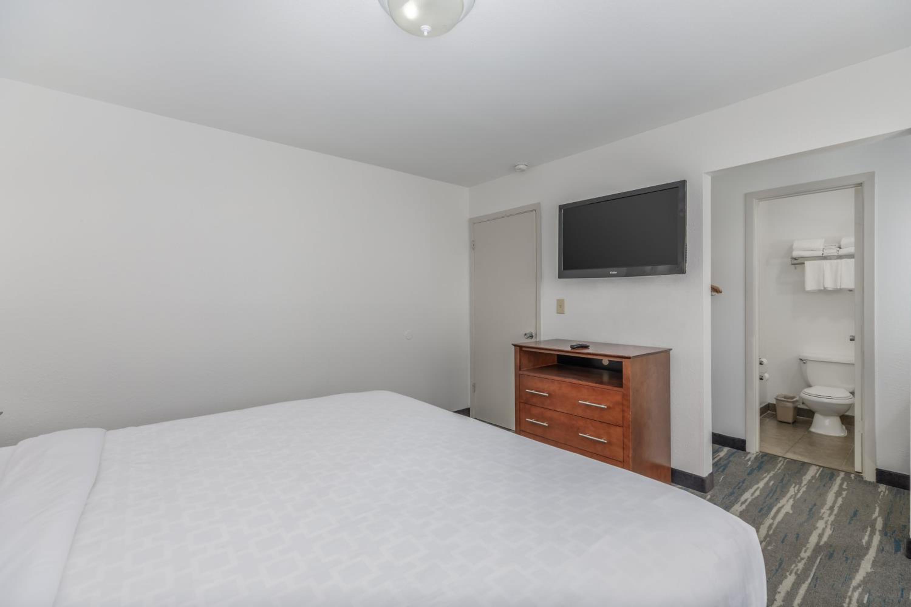 Deluxe King Room - Photo 2