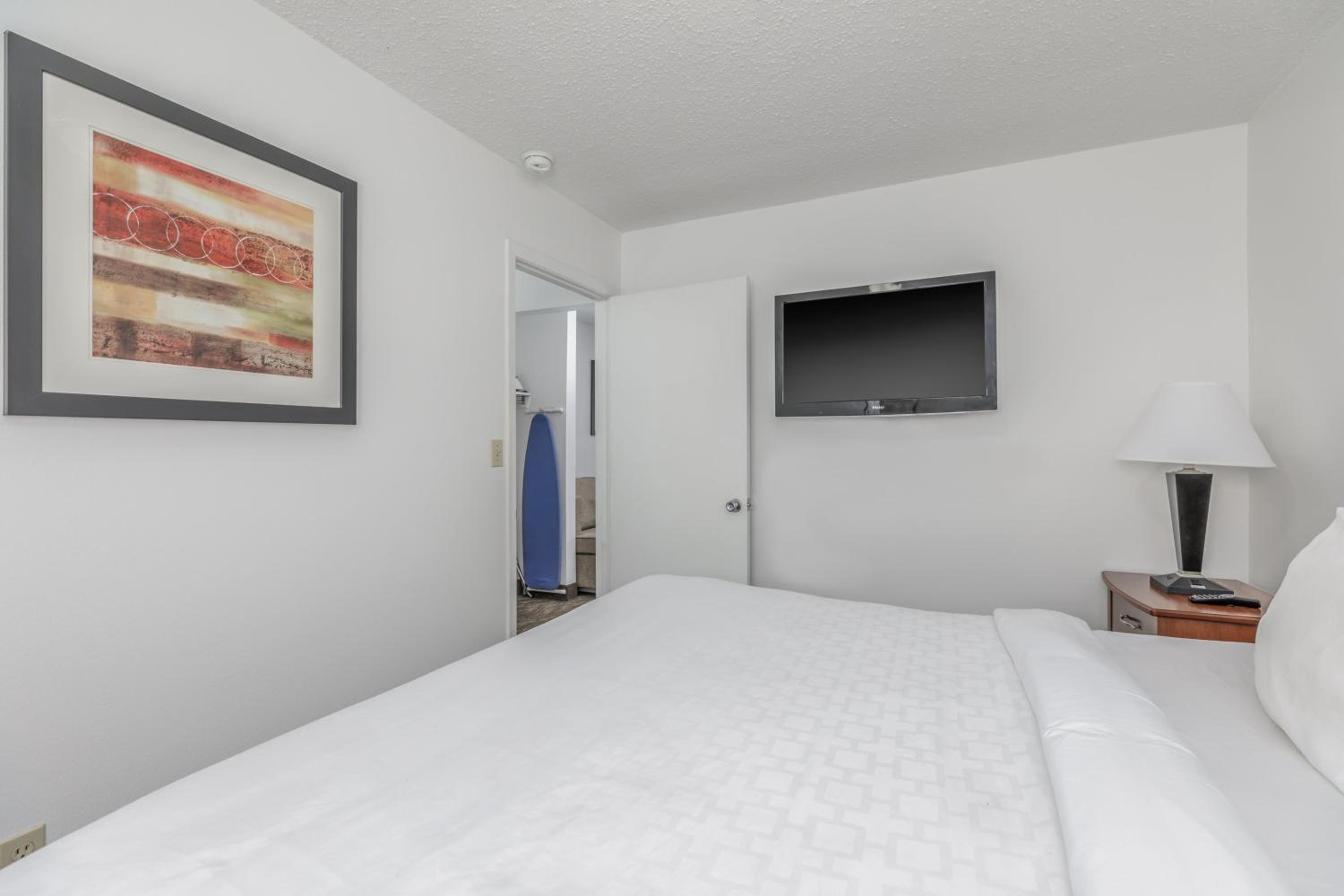 Deluxe King Room - Photo 6