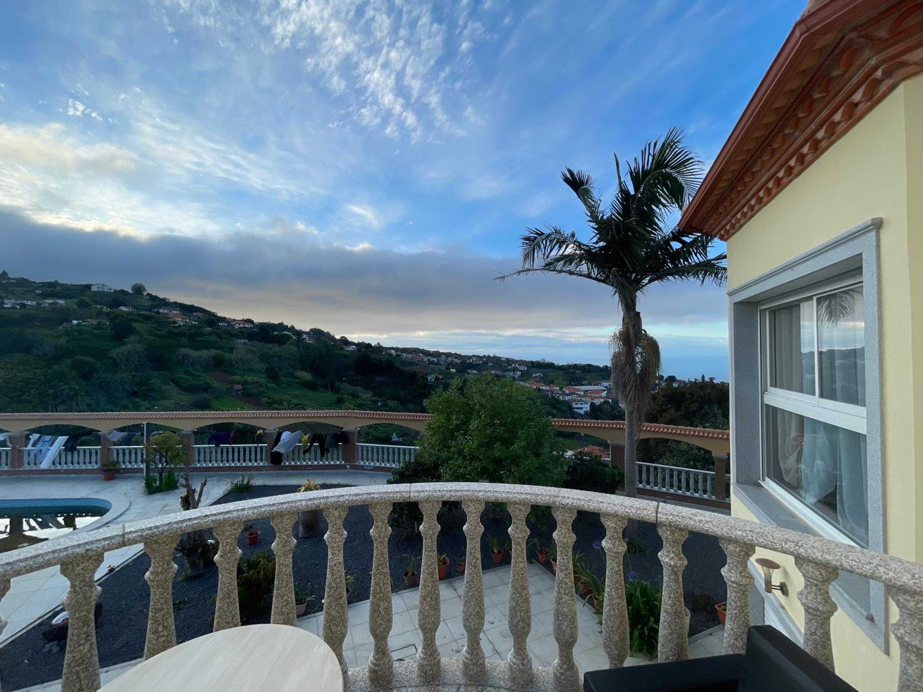 King Suite with Balcony photo 3