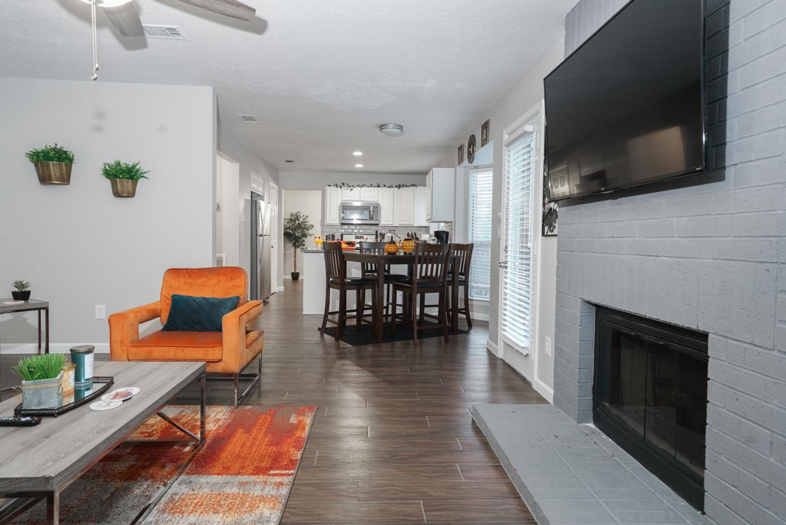 Three-Bedroom House photo 3