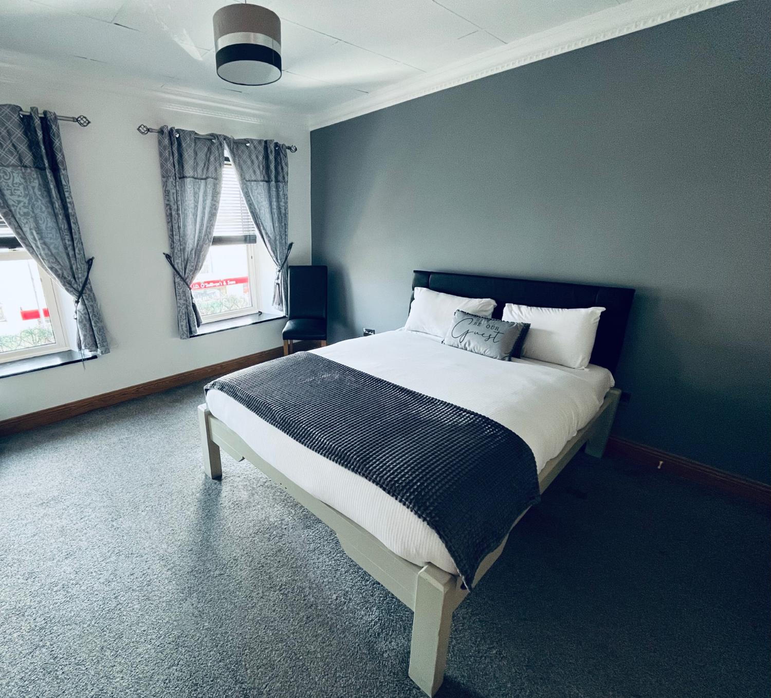 Large Double Room photo 1