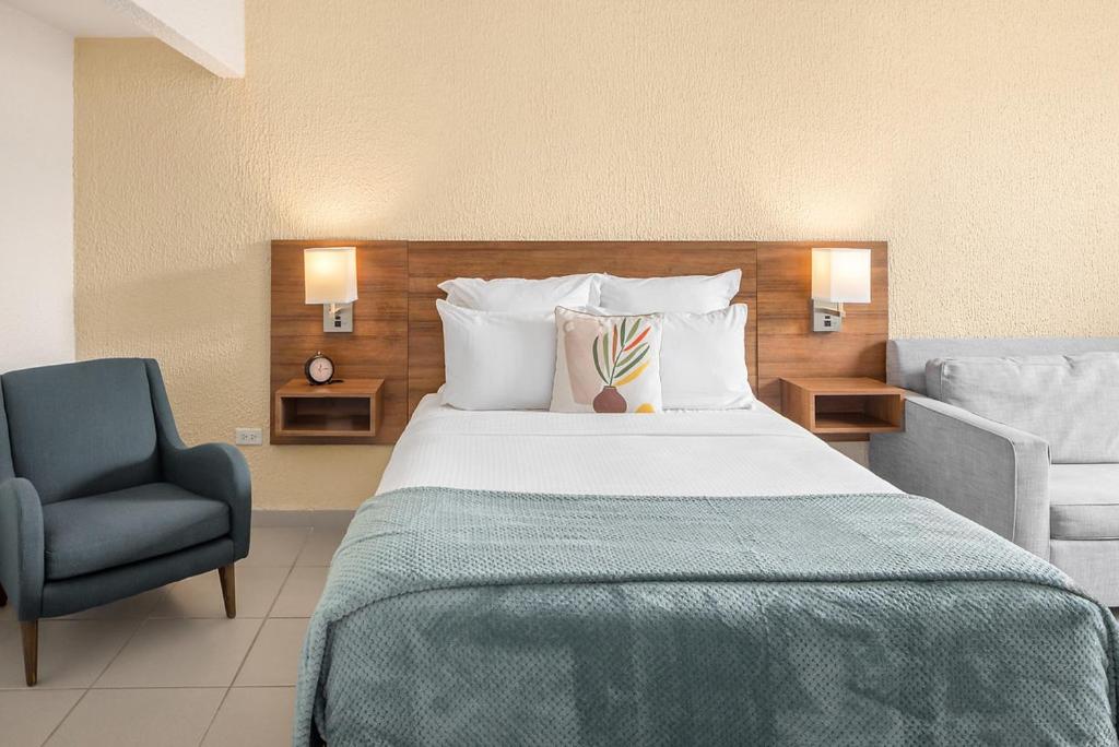 Costa Collection King Room with Mobility Access - Poolside  - Photo 6