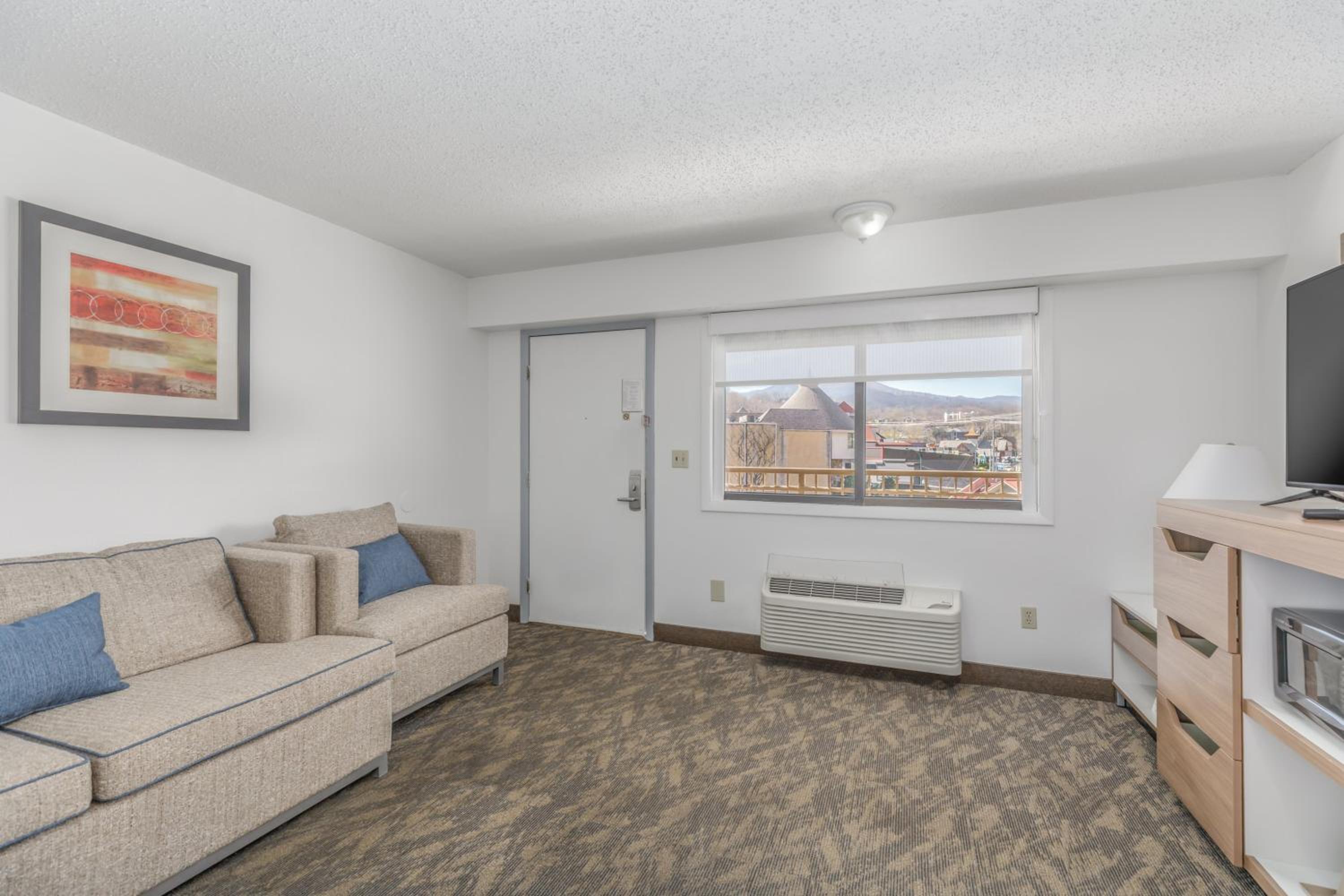 King Suite with seasonal fireplace - Photo 4