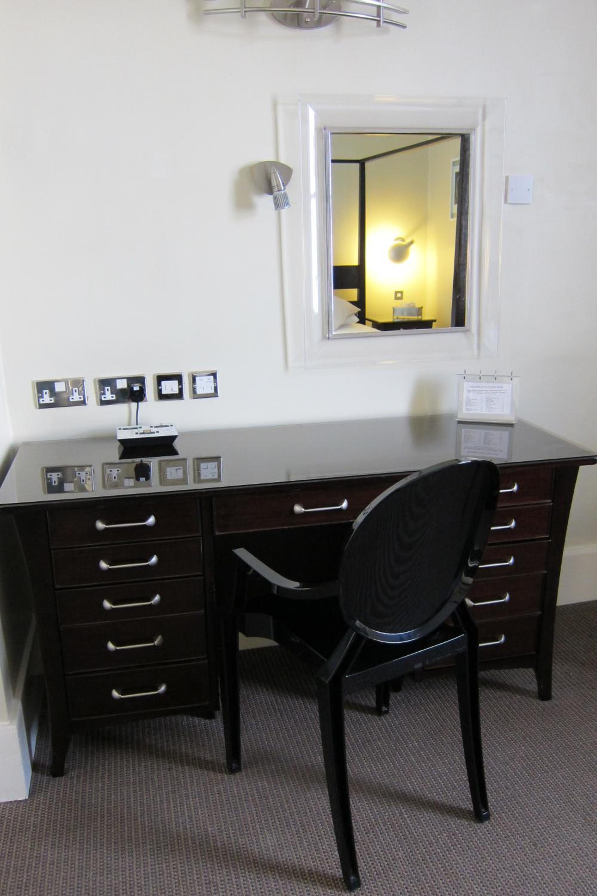 Executive Room - Photo 10