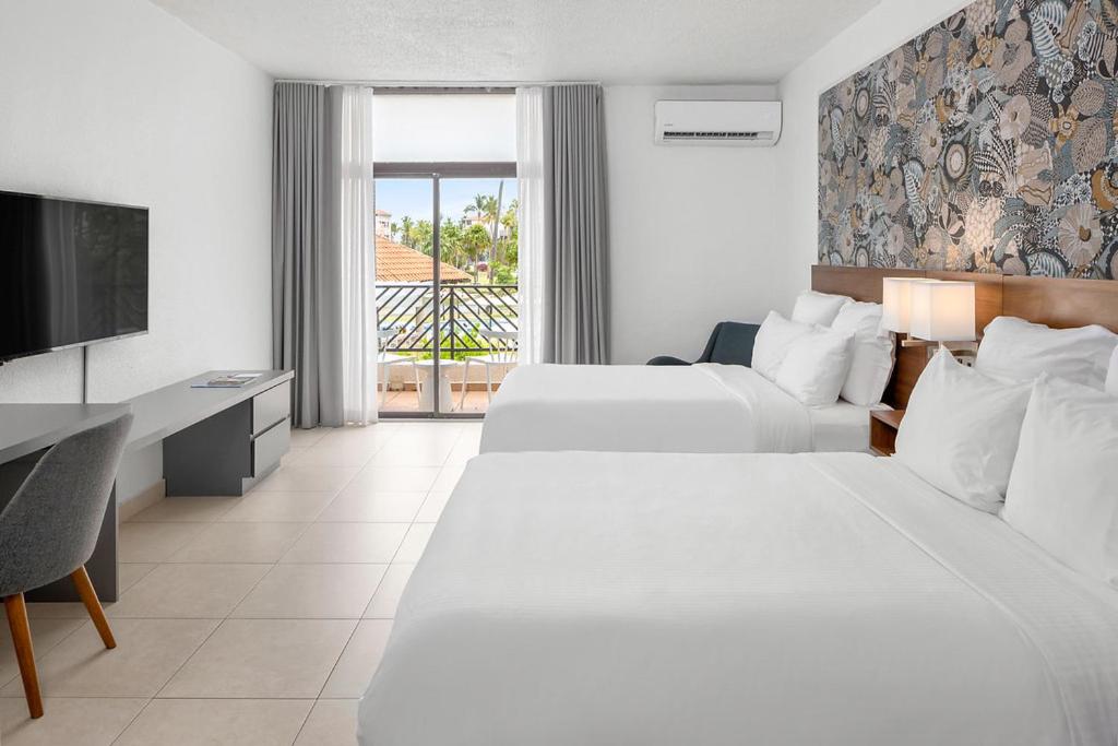 Lagos Collection Queen Studio with Two Queen Beds and Resort View - Photo 7