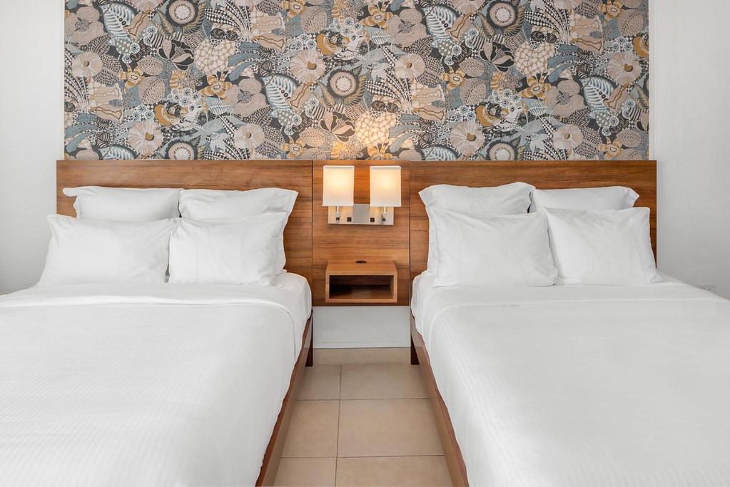 Lagos Collection Queen Studio with Two Queen Beds and Resort View - Photo 8