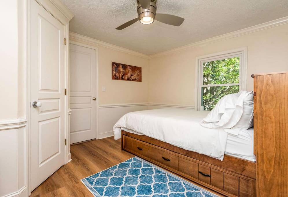 Five-Bedroom House photo 1