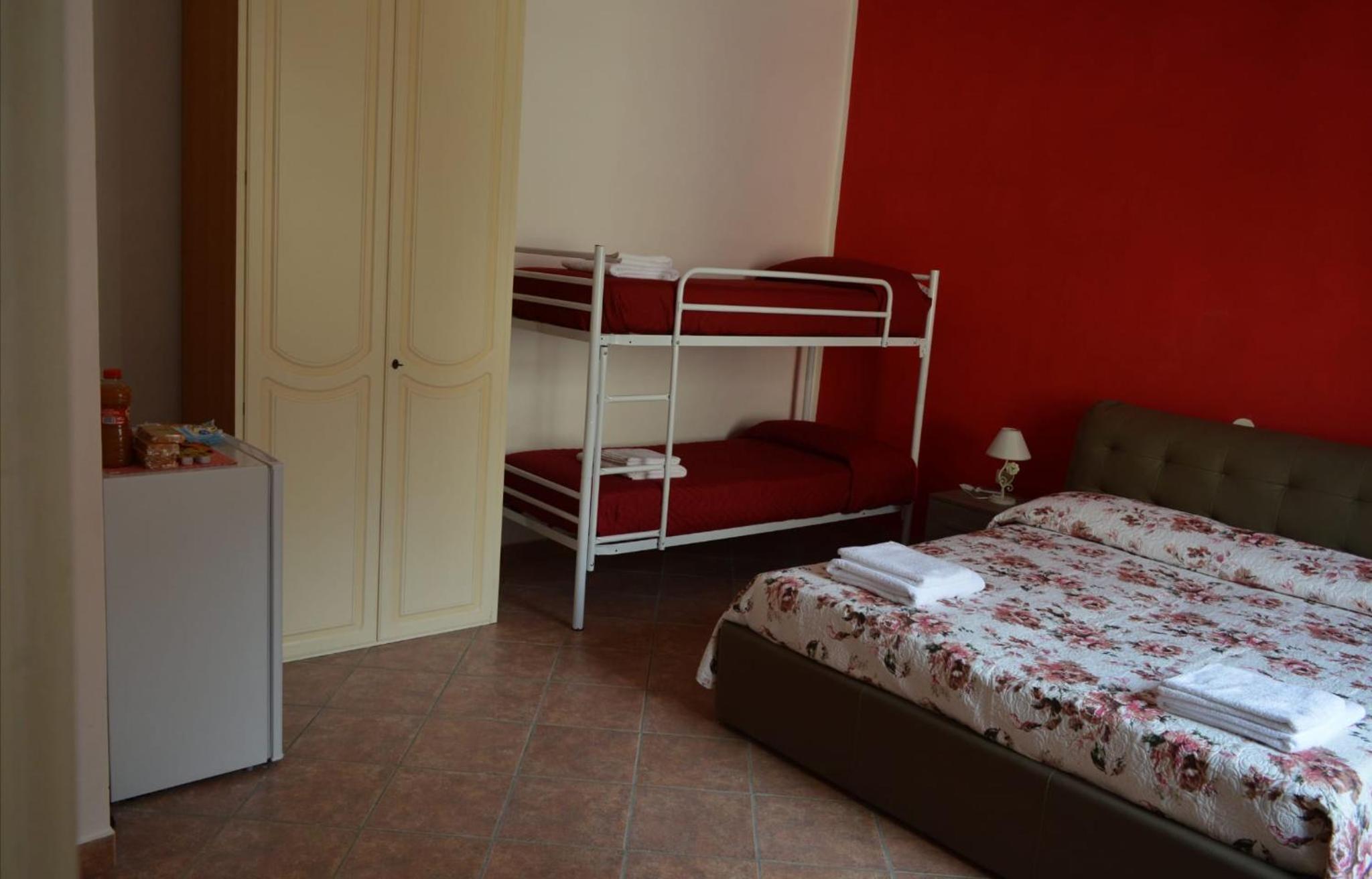 Quadruple Room with Mountain View - Photo 6