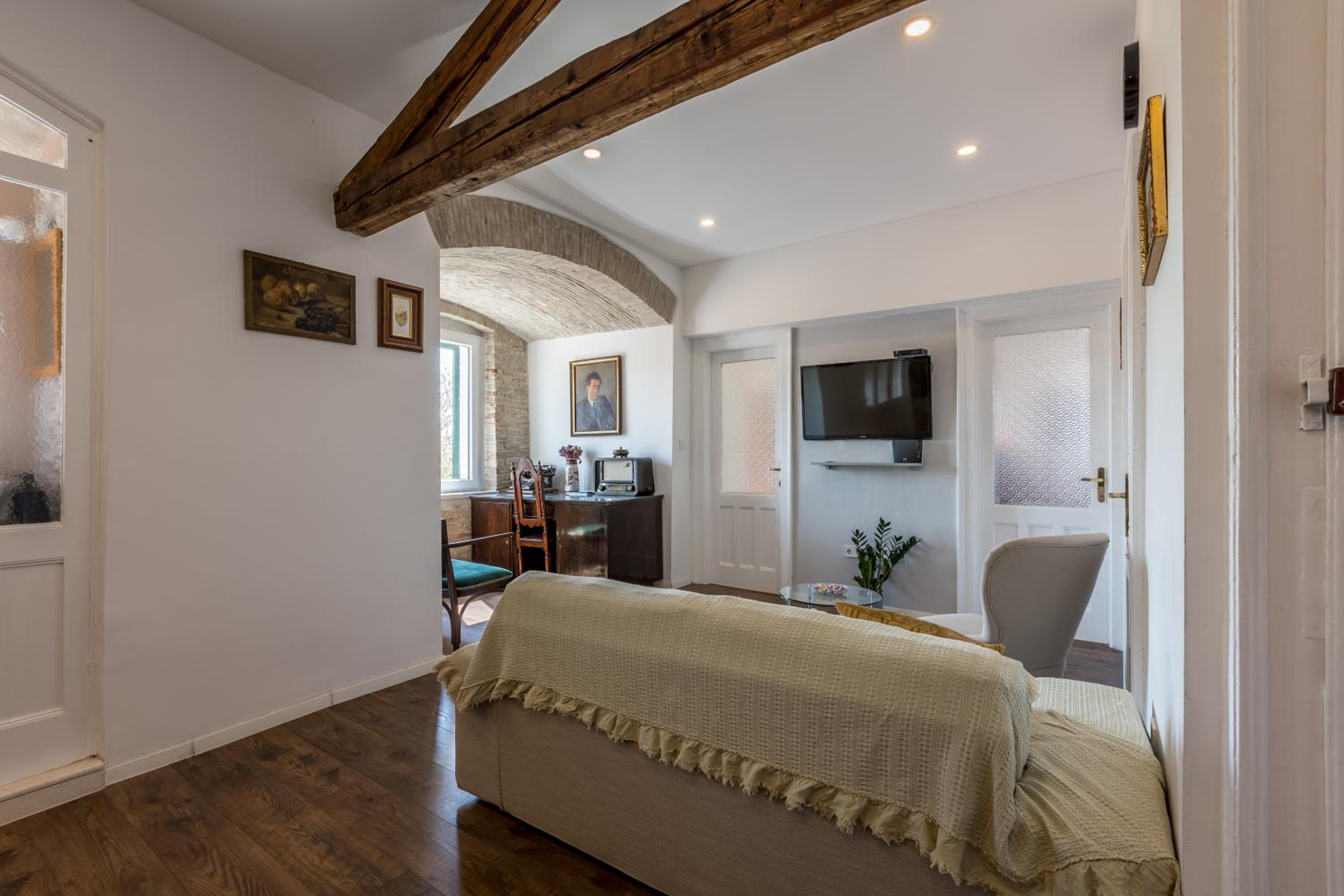 Three-Bedroom Apartment with Balcony and Sea View