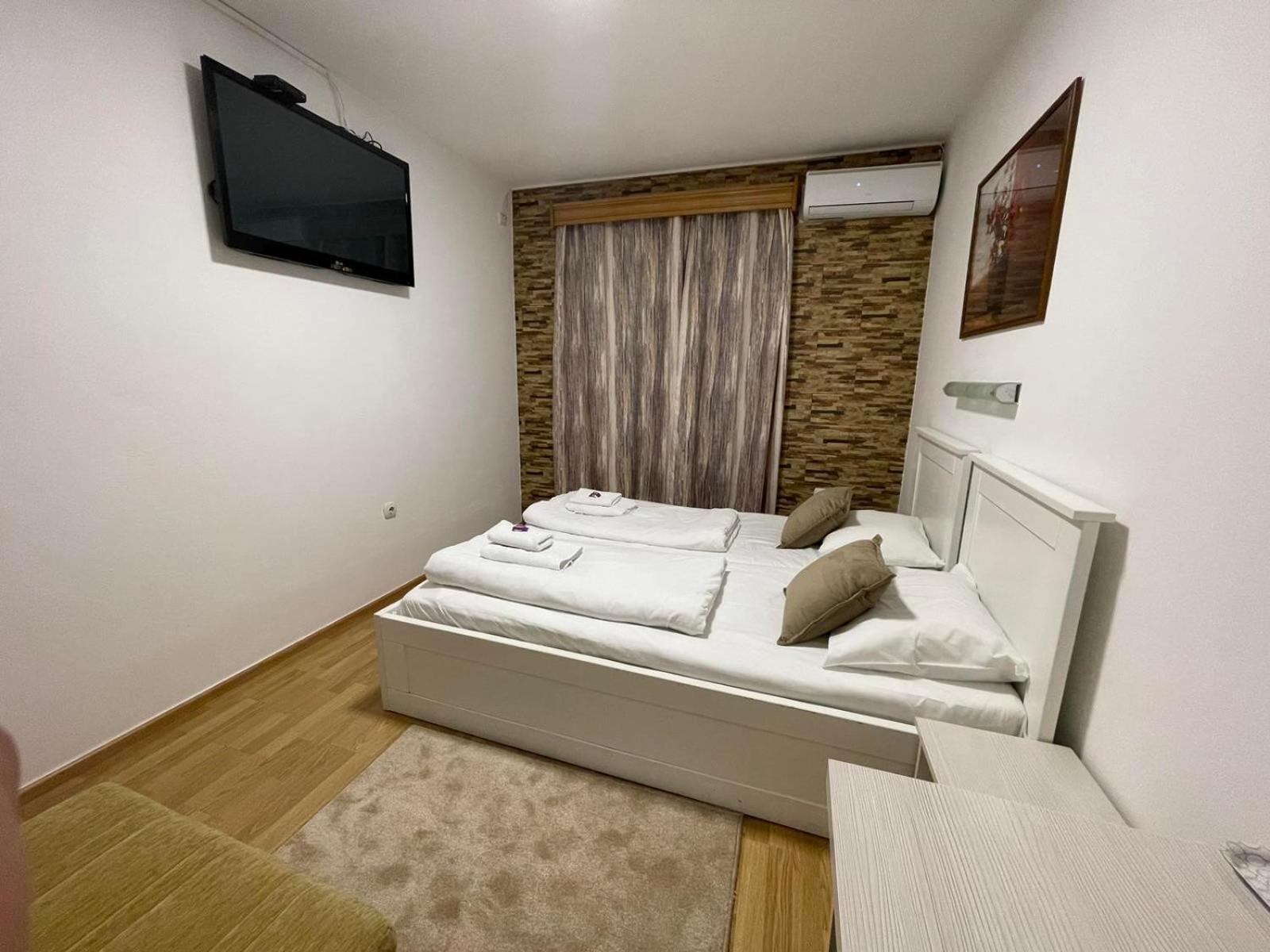 Double or Twin Room with Partial Sea View