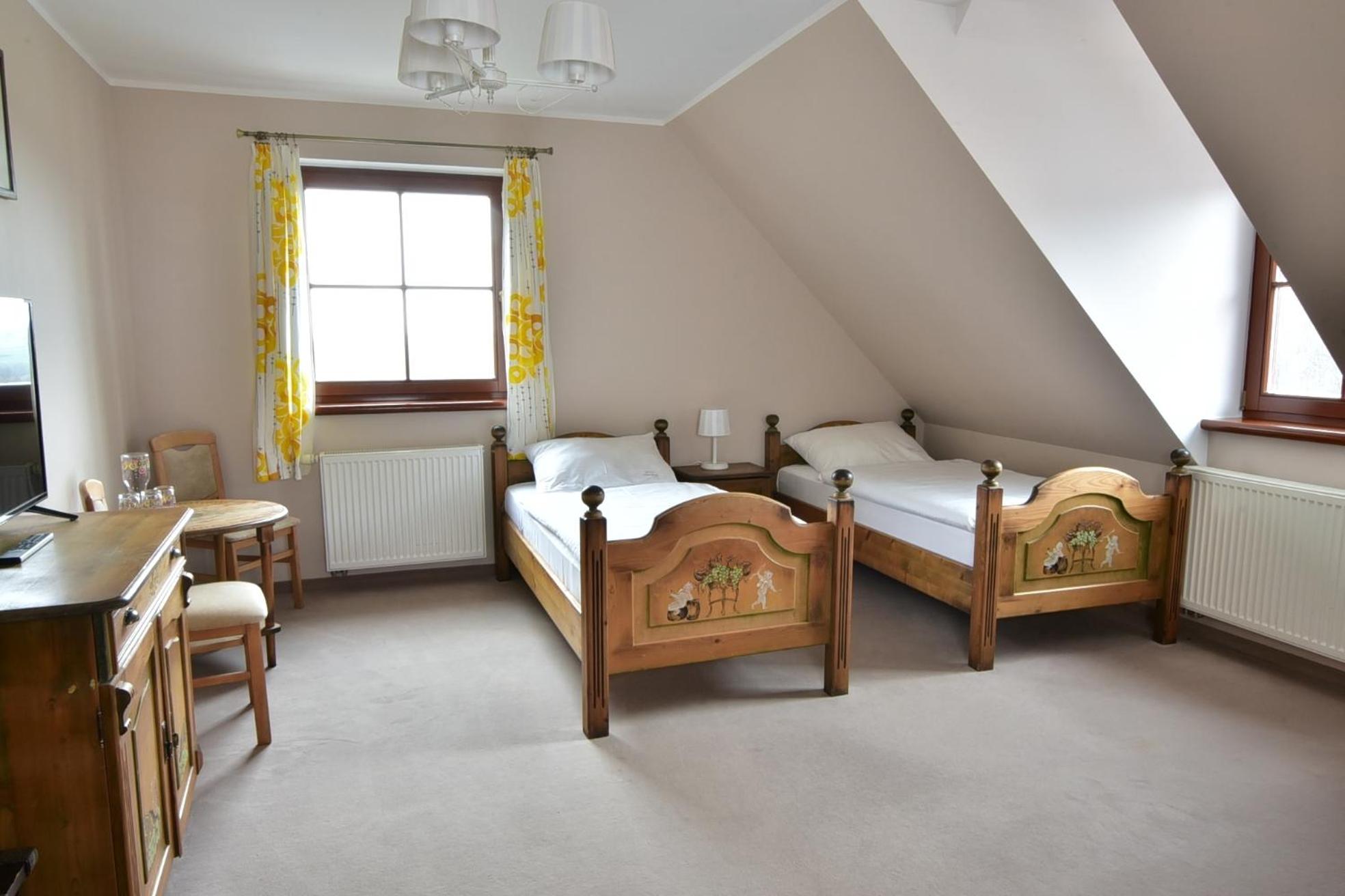 Standard Twin Room - Photo 5