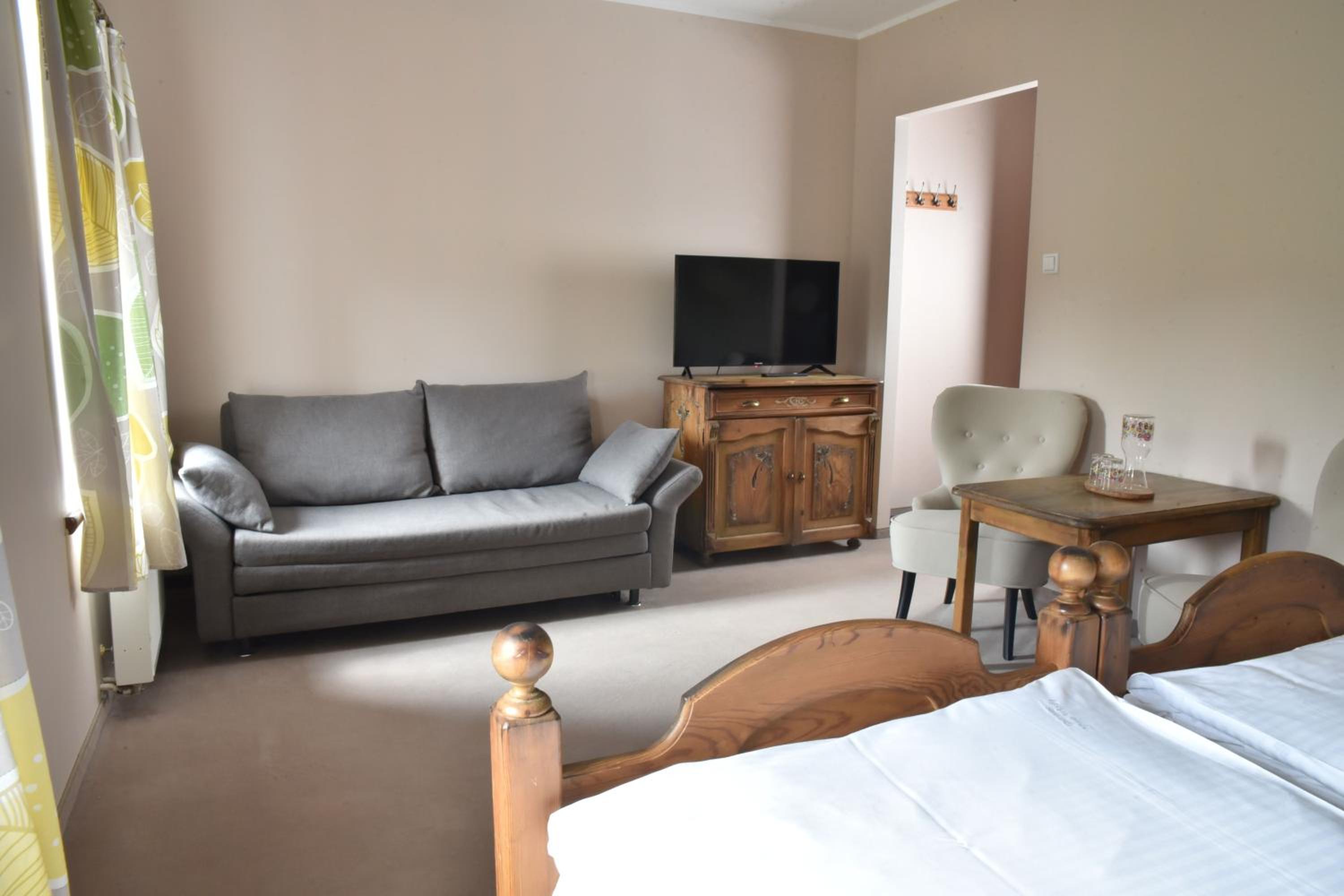 Standard Twin Room - Photo 3