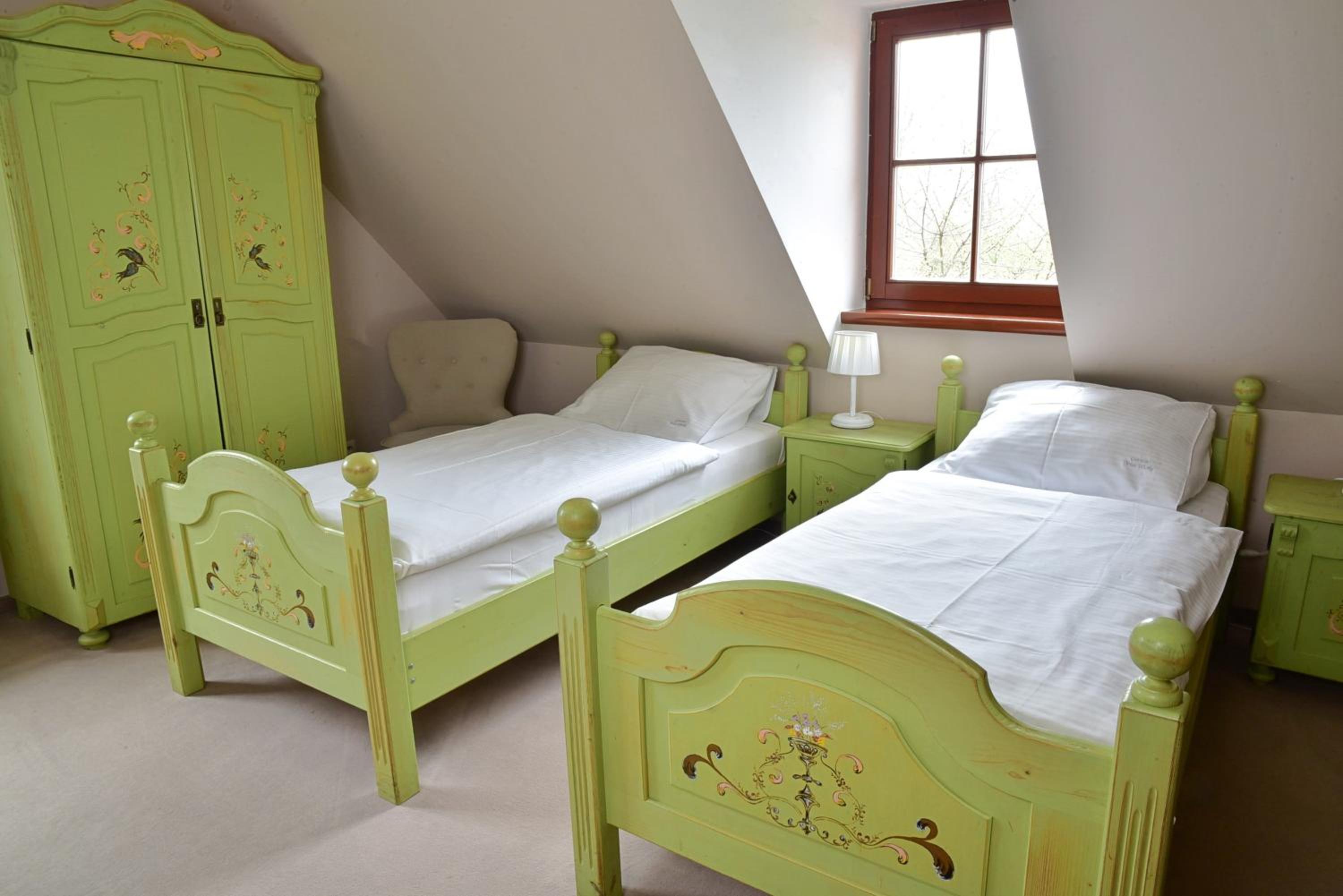 Standard Twin Room - Photo 4