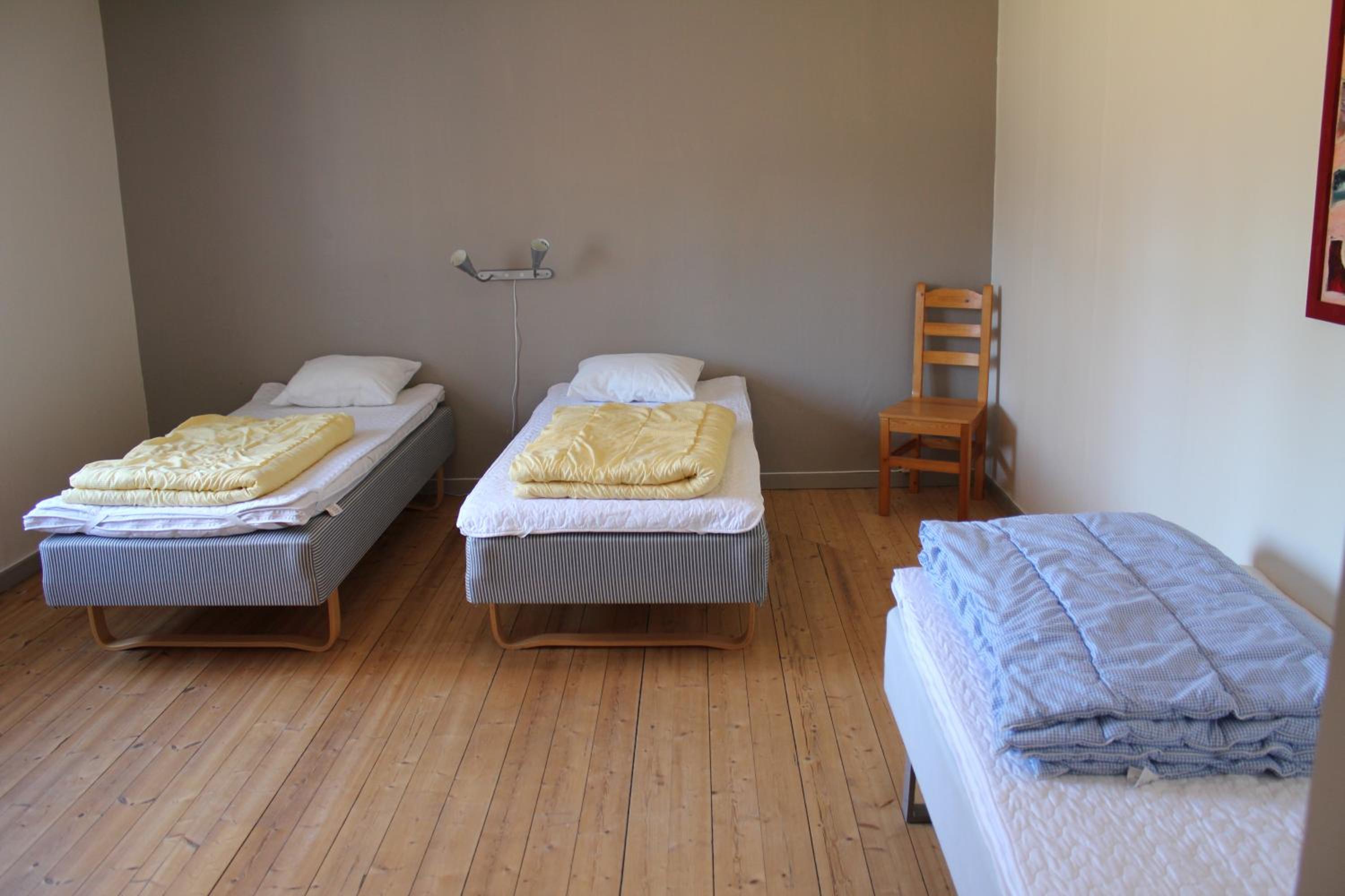 Three-Bedroom Apartment (9 Adults) - Photo 11