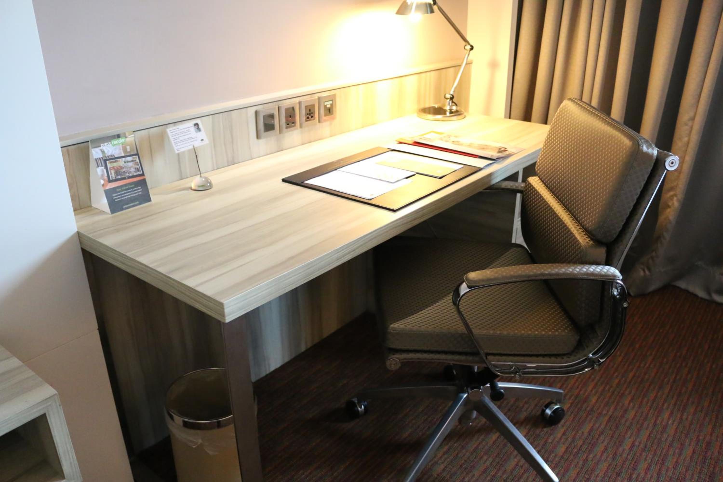 Deluxe Double or Twin Room - Photo 9