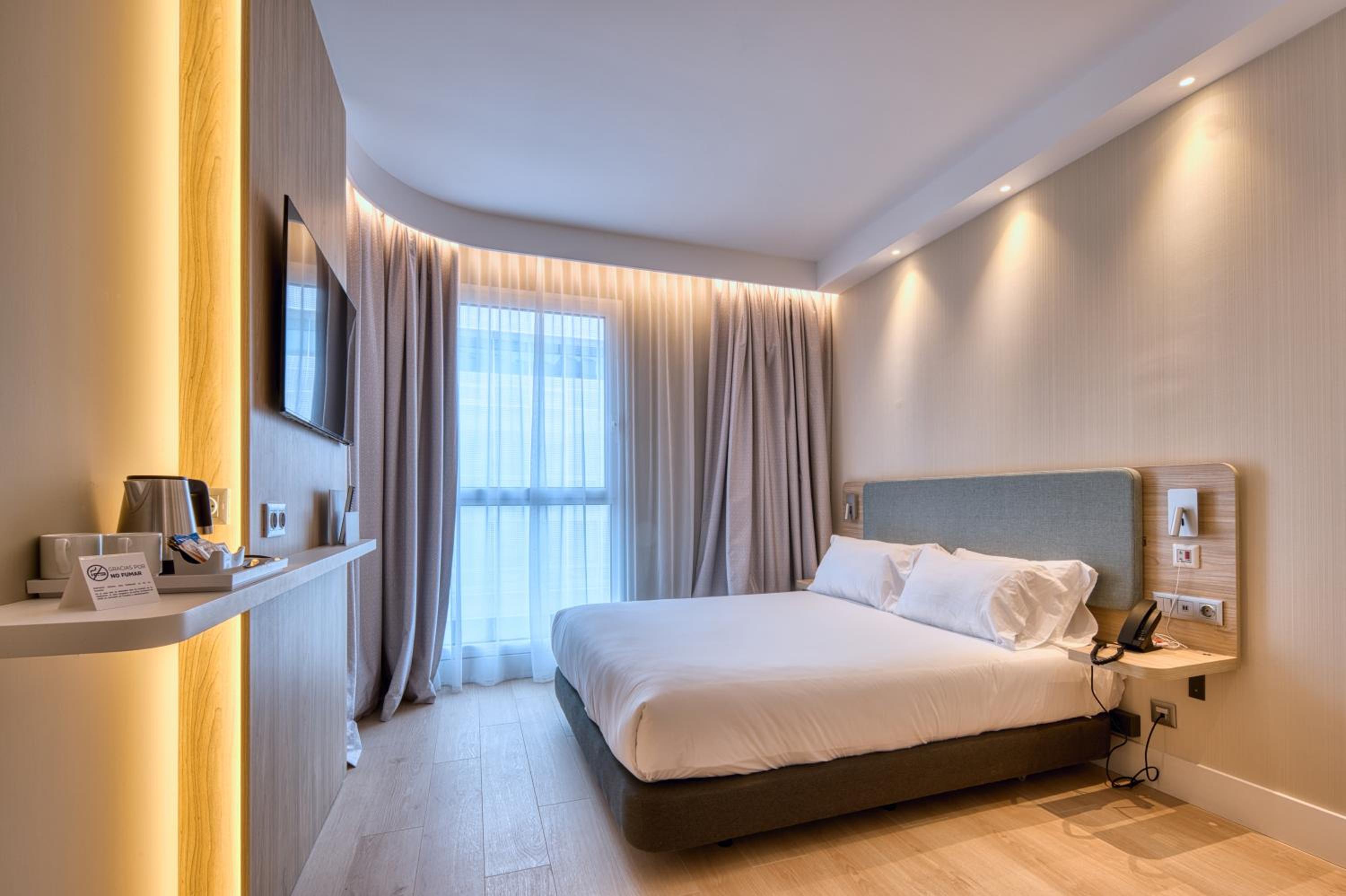 Standard Queen Room - Accessible with Free Breakfast - Photo 4