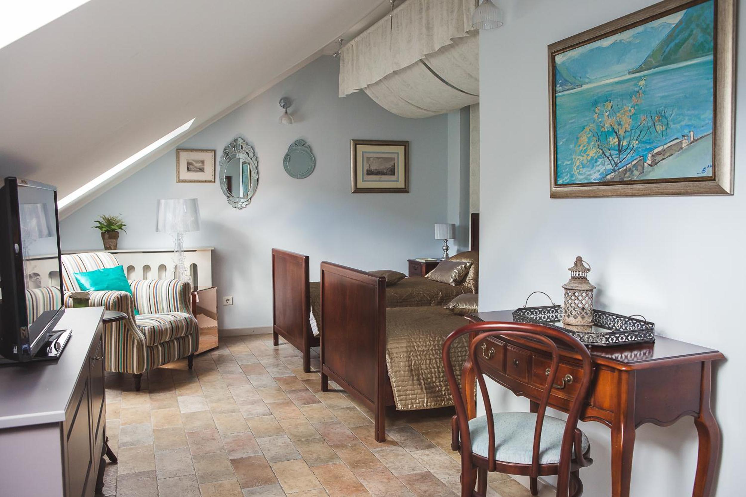 Attic Twin Room photo 1