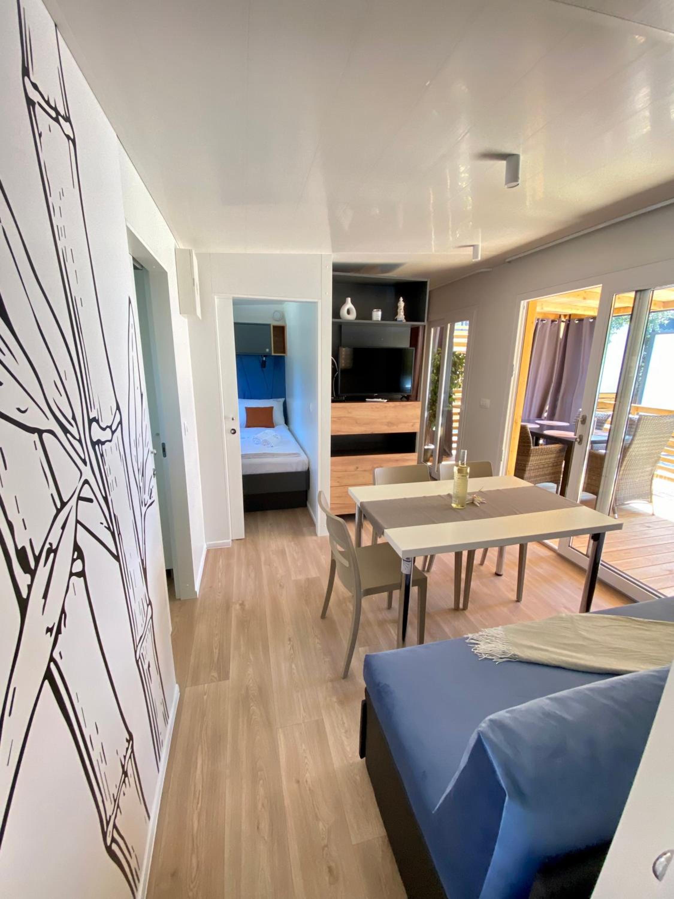 Mobile Home photo 1