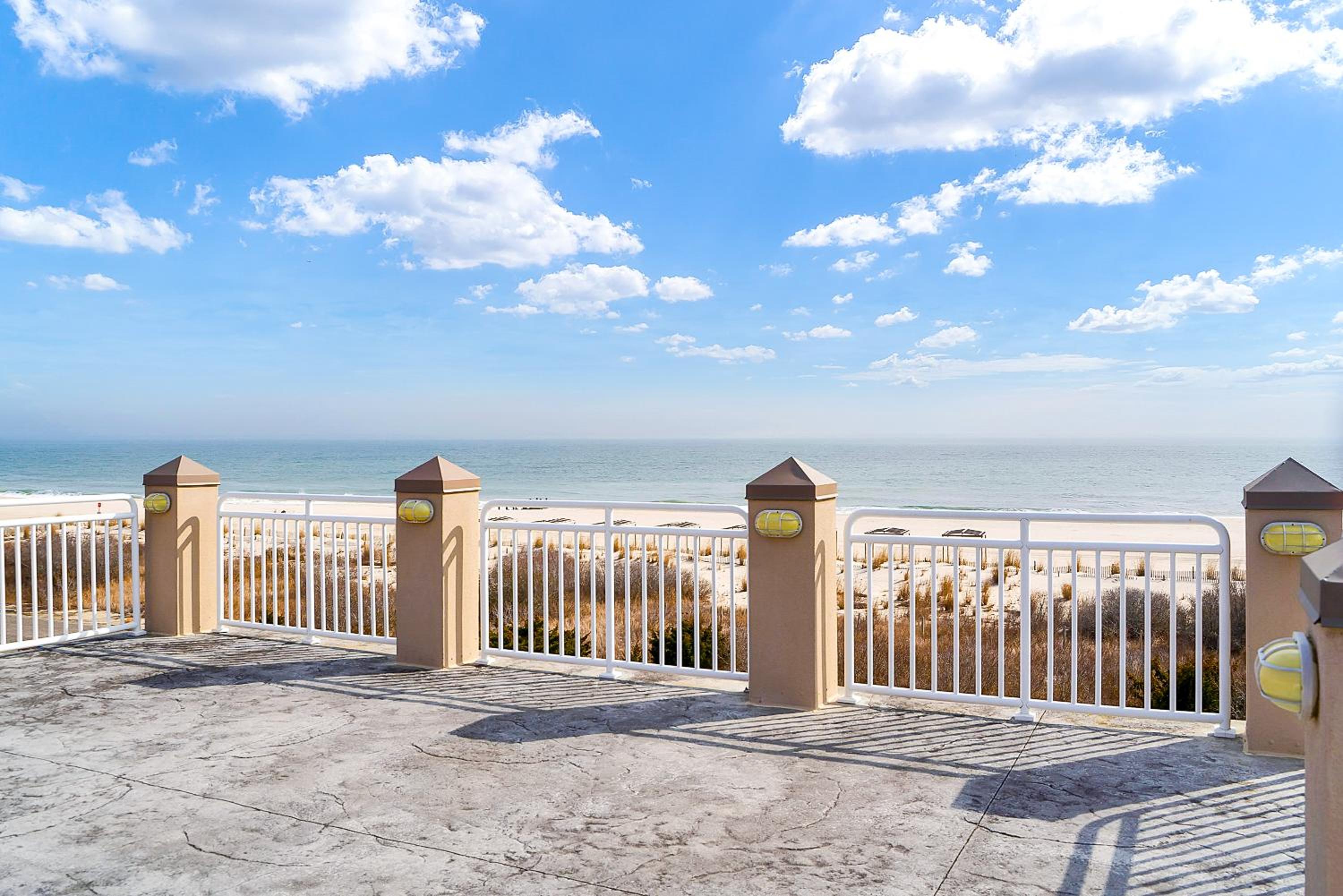 Two Queens Room (Partial Ocean View)