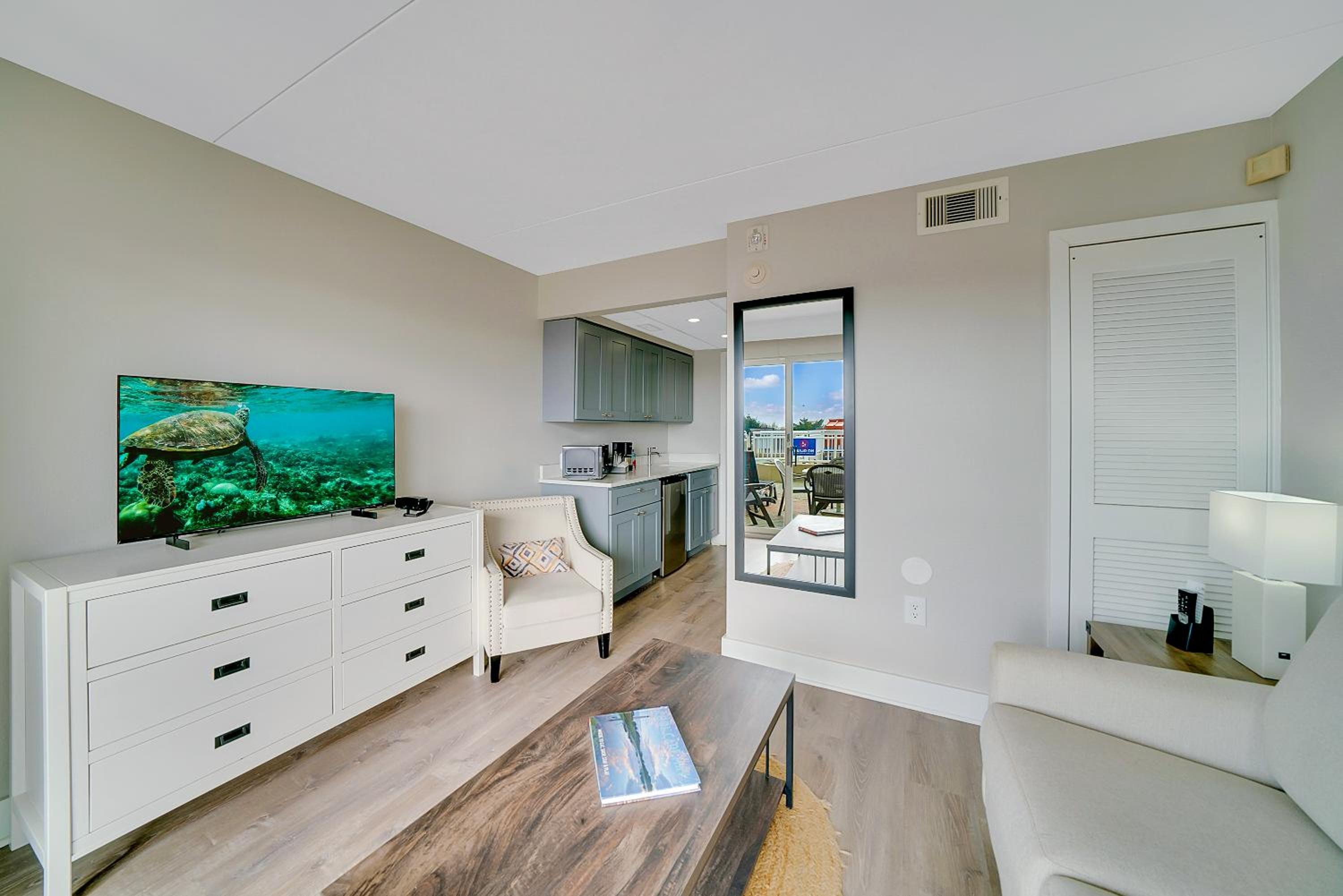 Two Double Suites with Kitchenette and Private Patio