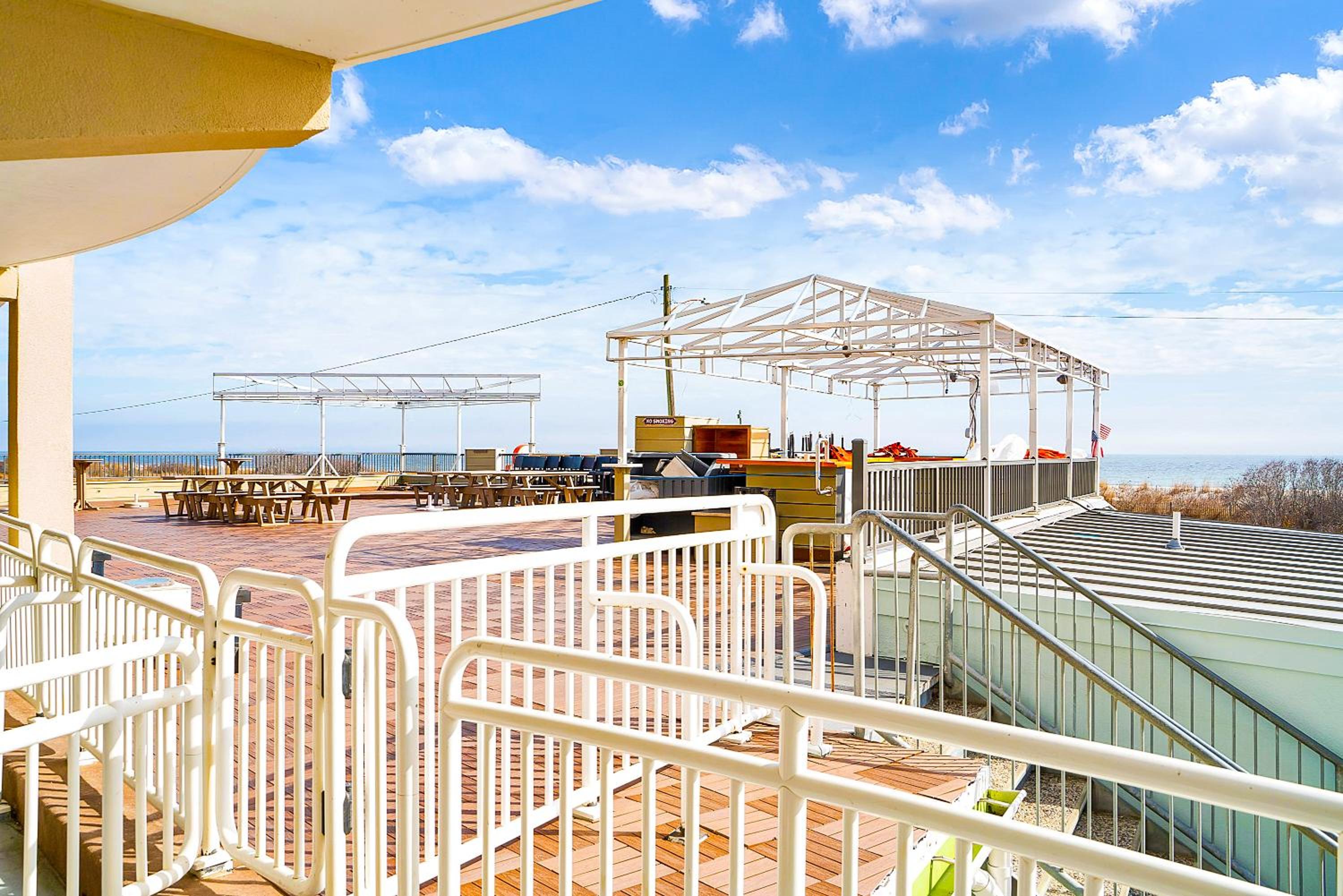 Two Queen Suite with Kitchenette (Opens to Sundeck)