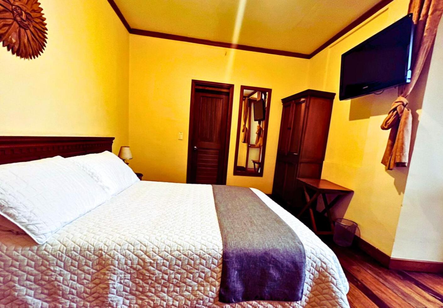 Deluxe Double Room with Bath photo 2
