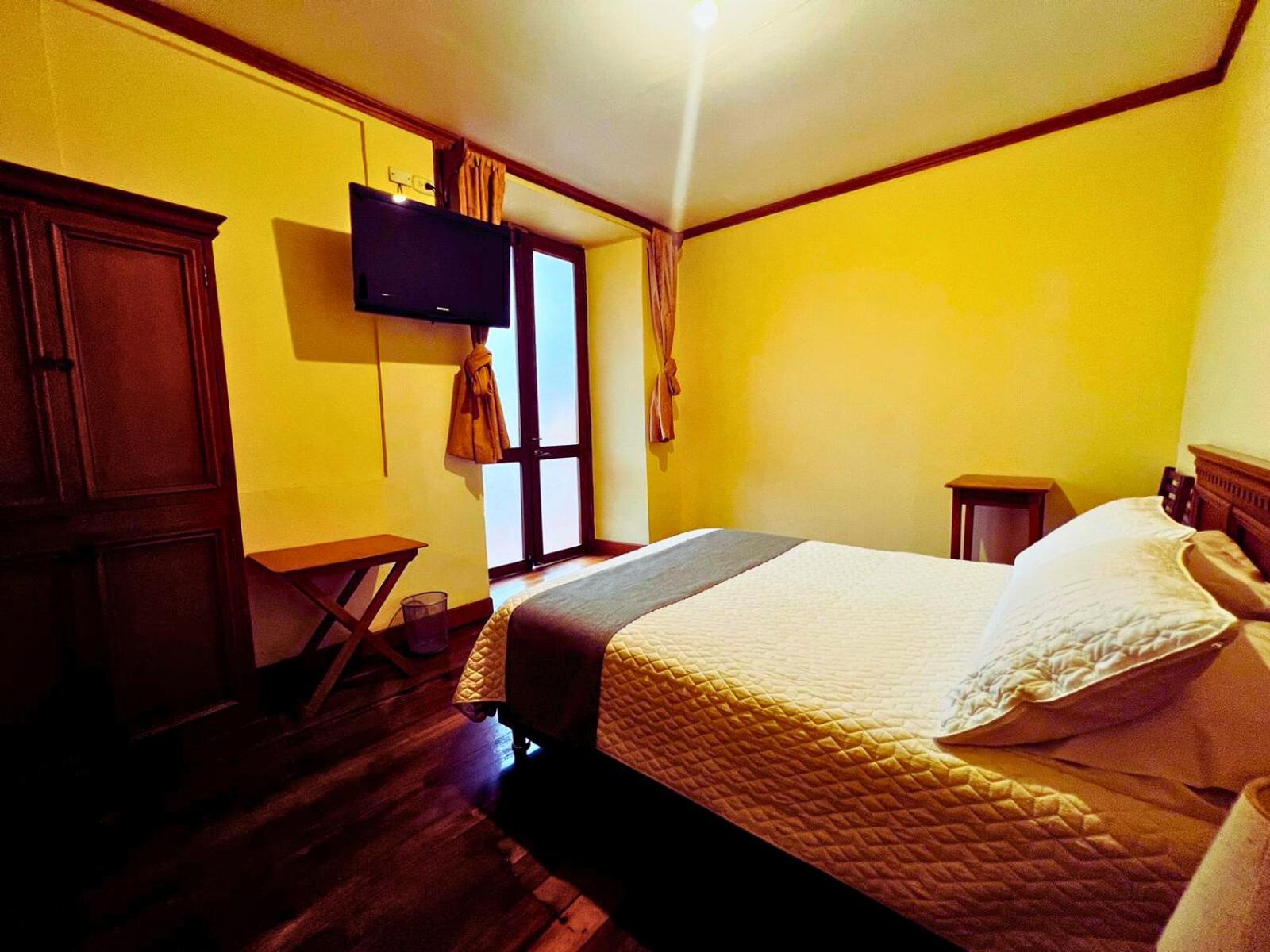 Deluxe Double Room with Bath photo 3