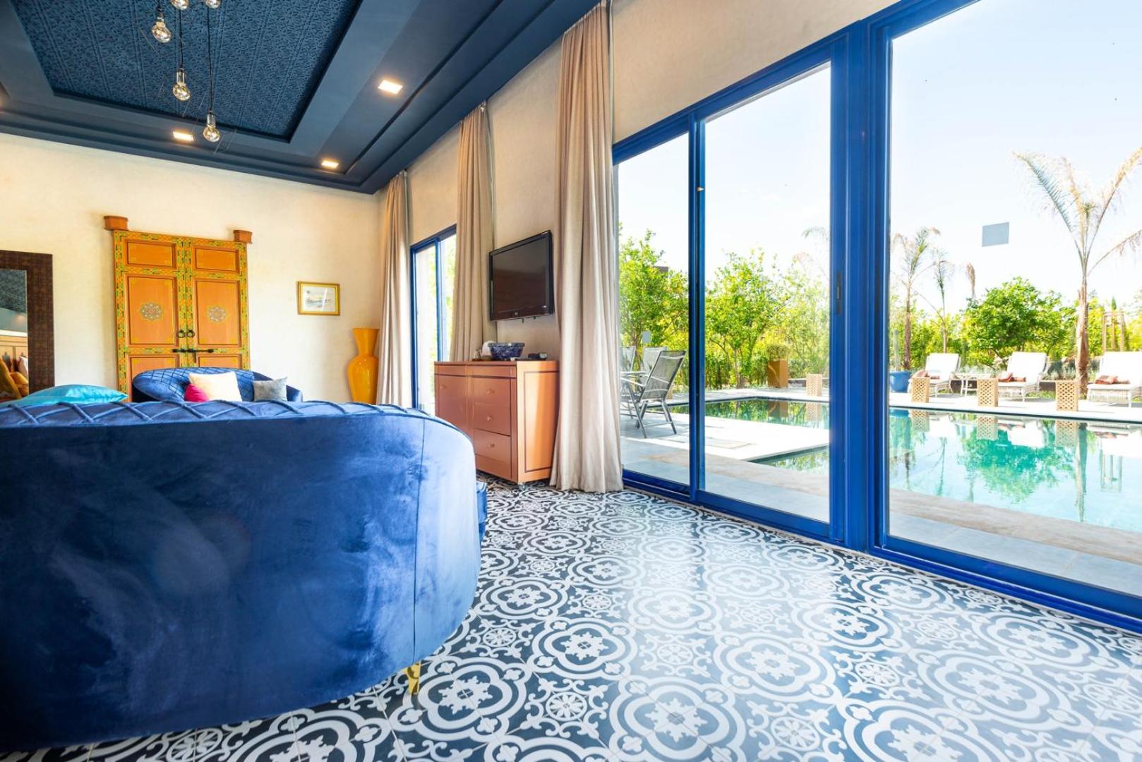 Villa with Private Pool - Photo 5