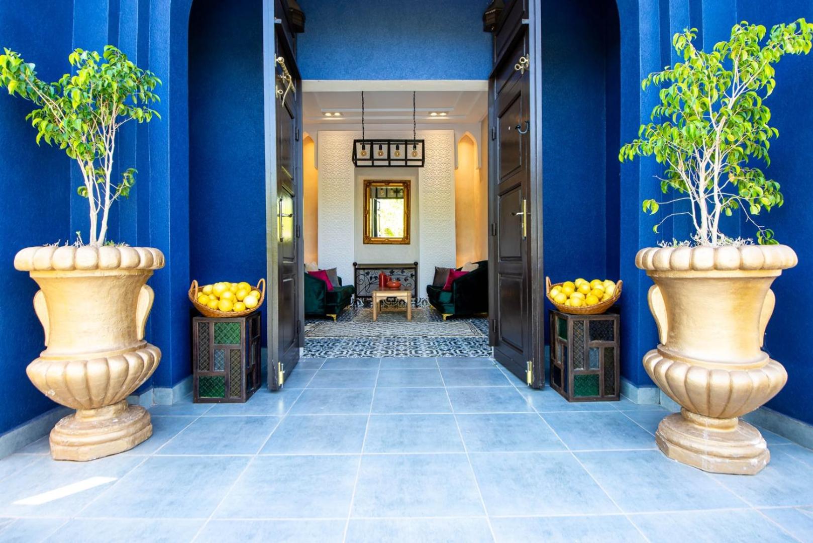 Villa with Private Pool - Photo 9