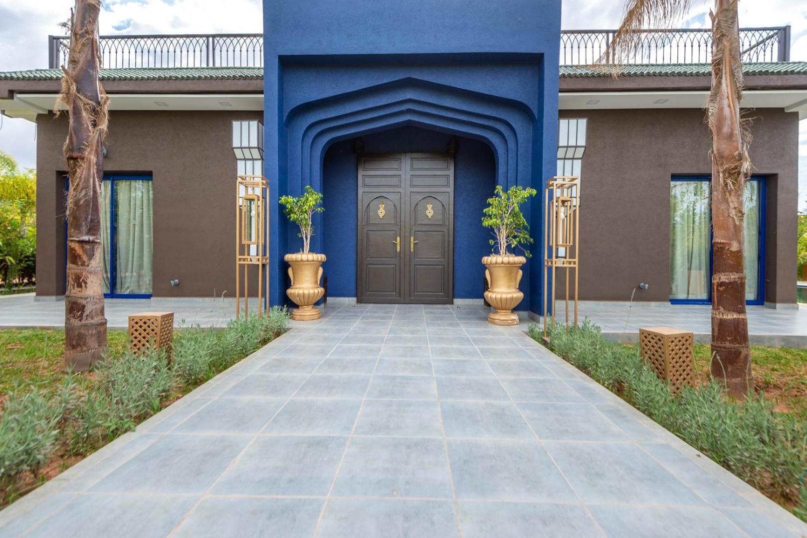Villa with Private Pool - Photo 11
