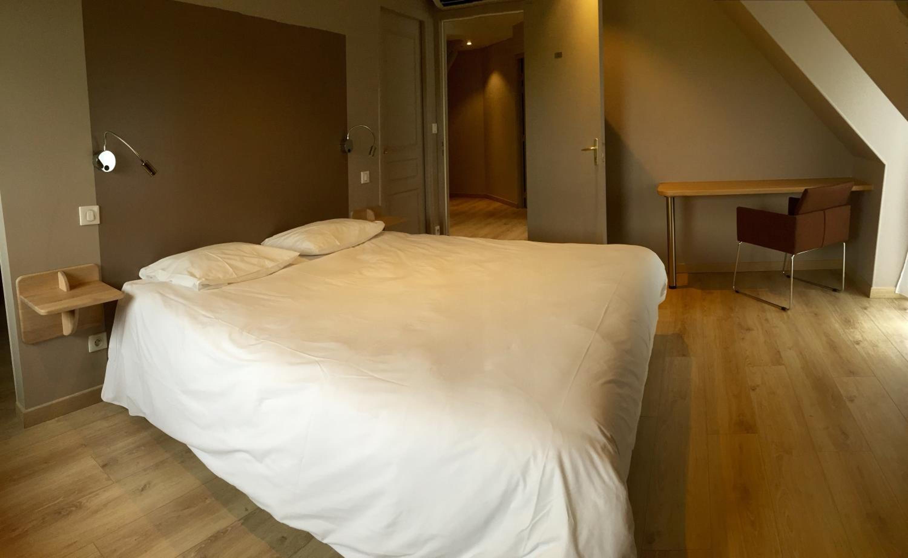 Superior King Room - Photo 3