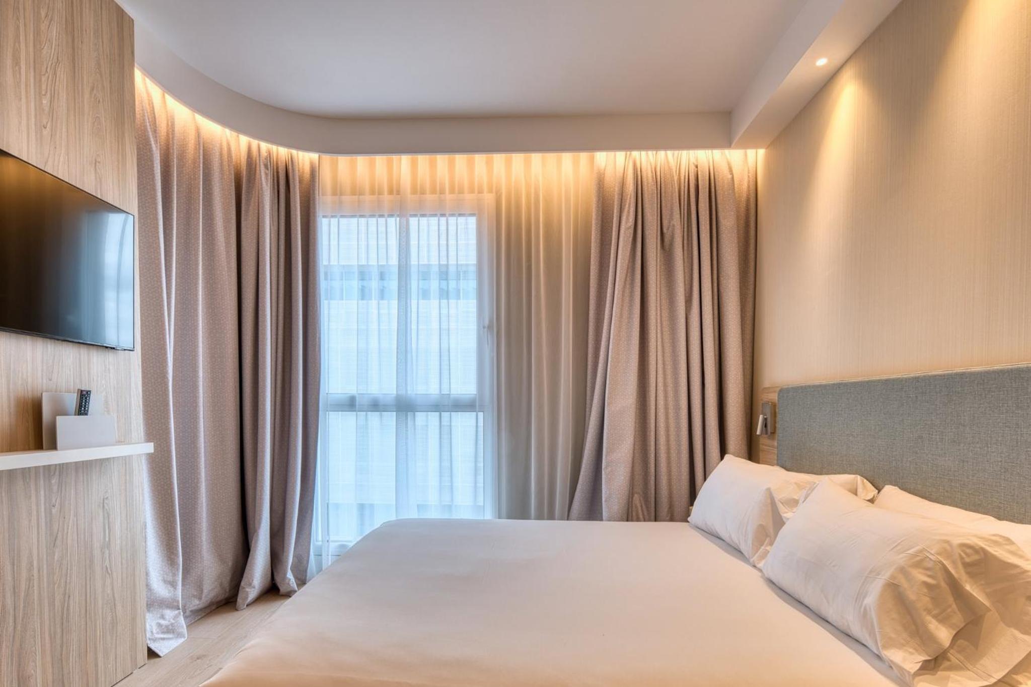 Standard Queen Room - Accessible with Free Breakfast - Photo 17