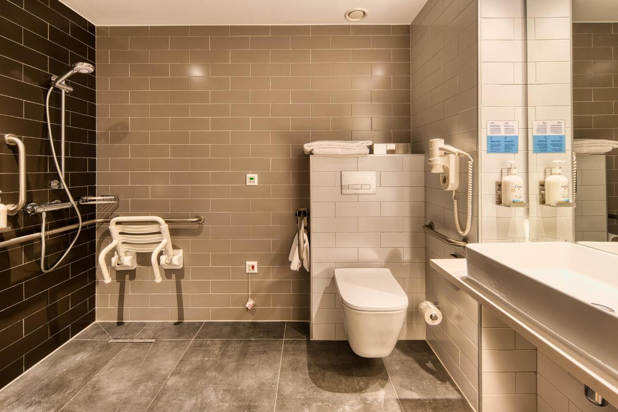 Standard Queen Room - Accessible with Free Breakfast - Photo 14