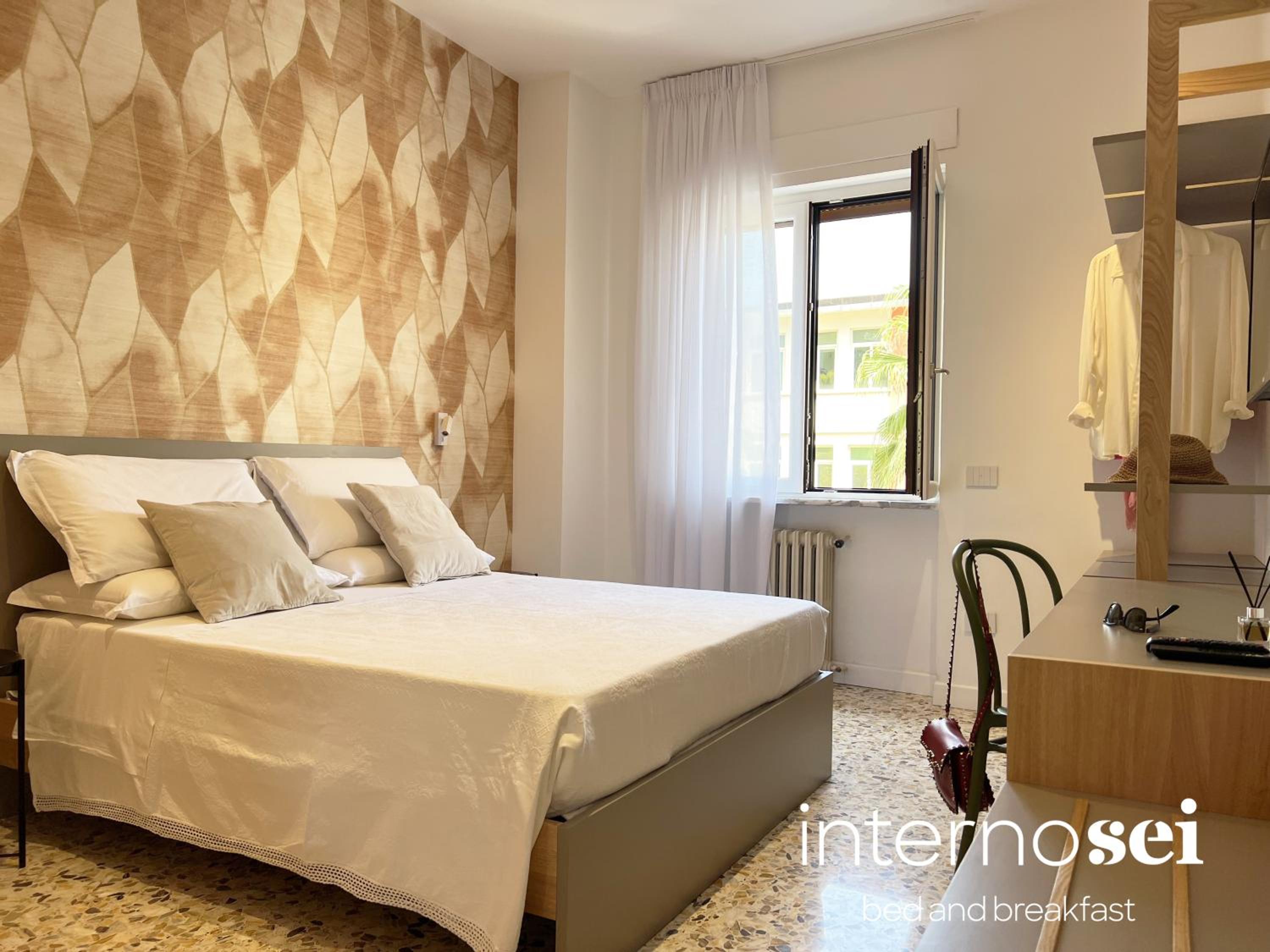 Large Double Room photo 3
