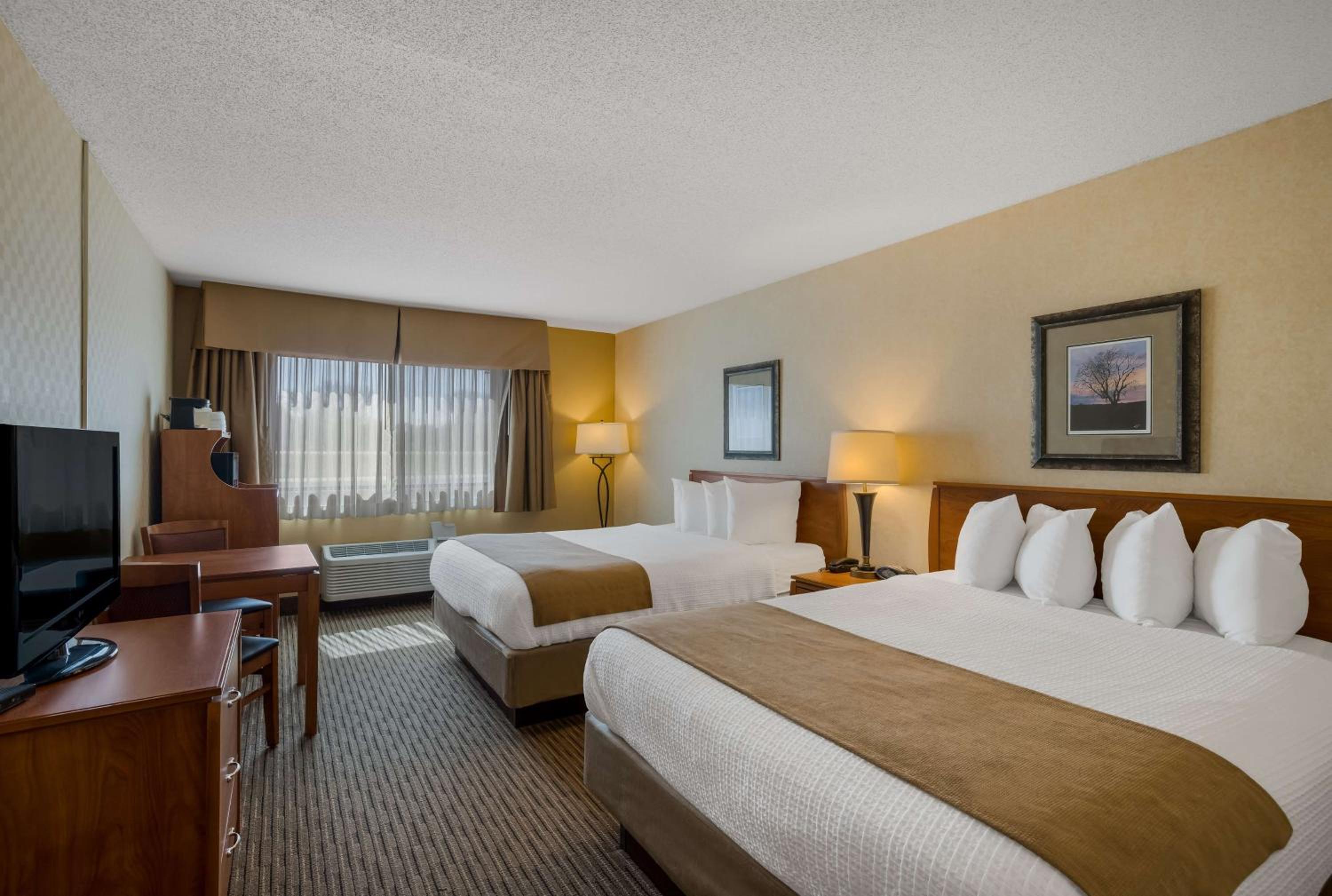 Queen Room with Two Queen Beds - Communication Assistance - Photo 1