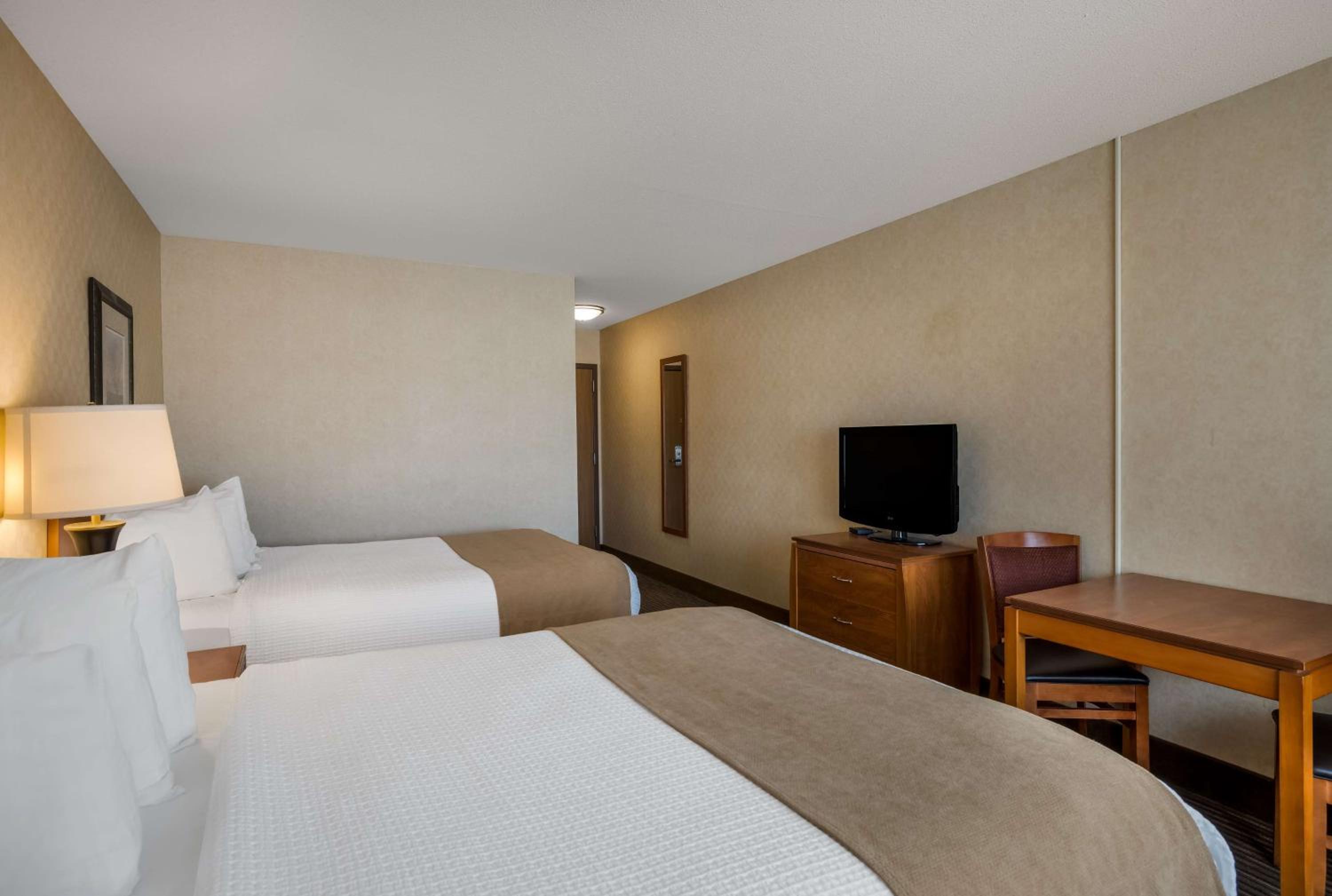 Queen Room with Two Queen Beds - Communication Assistance - Photo 3