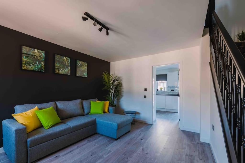 Three-Bedroom House photo 2