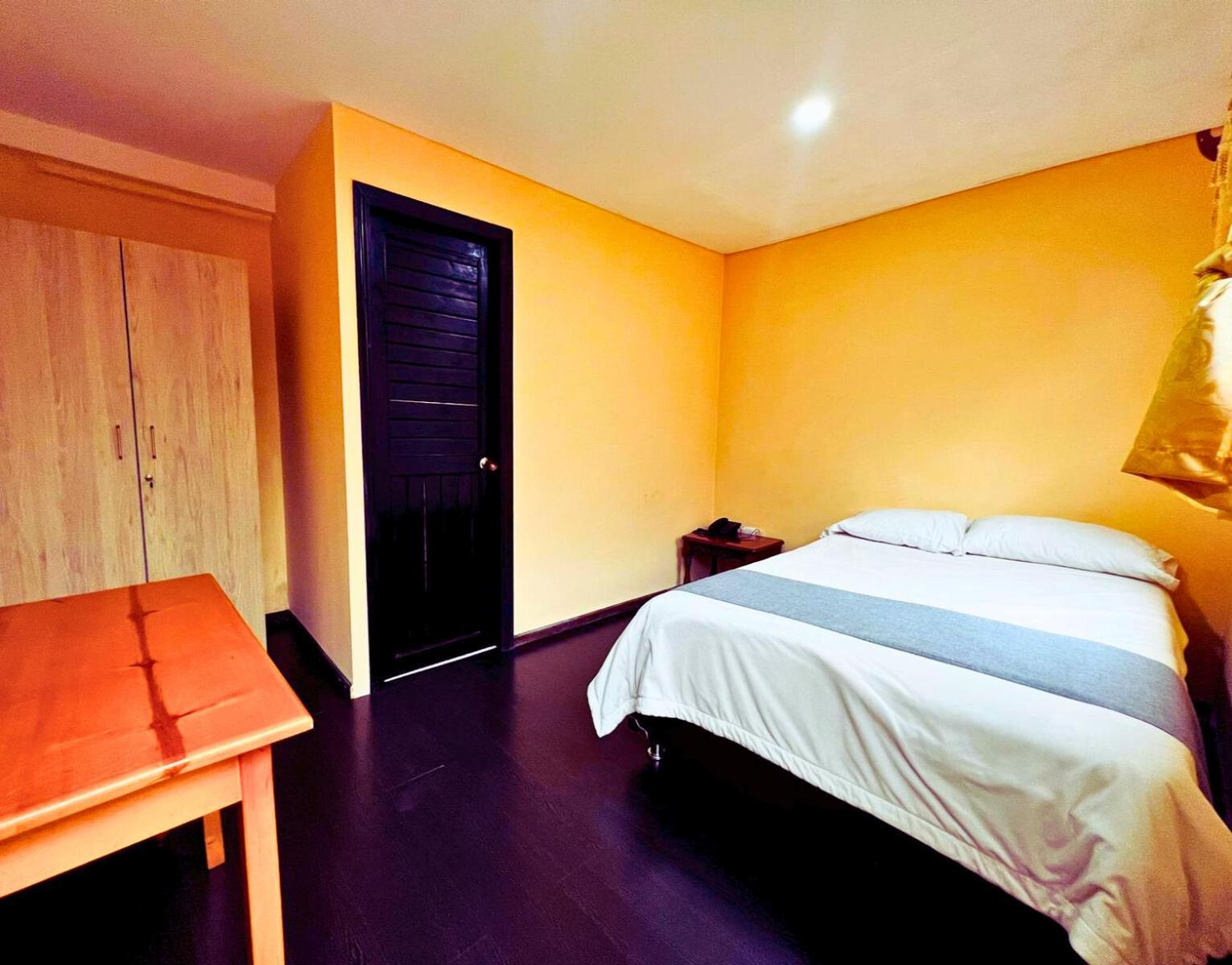 Budget Double Room photo 3